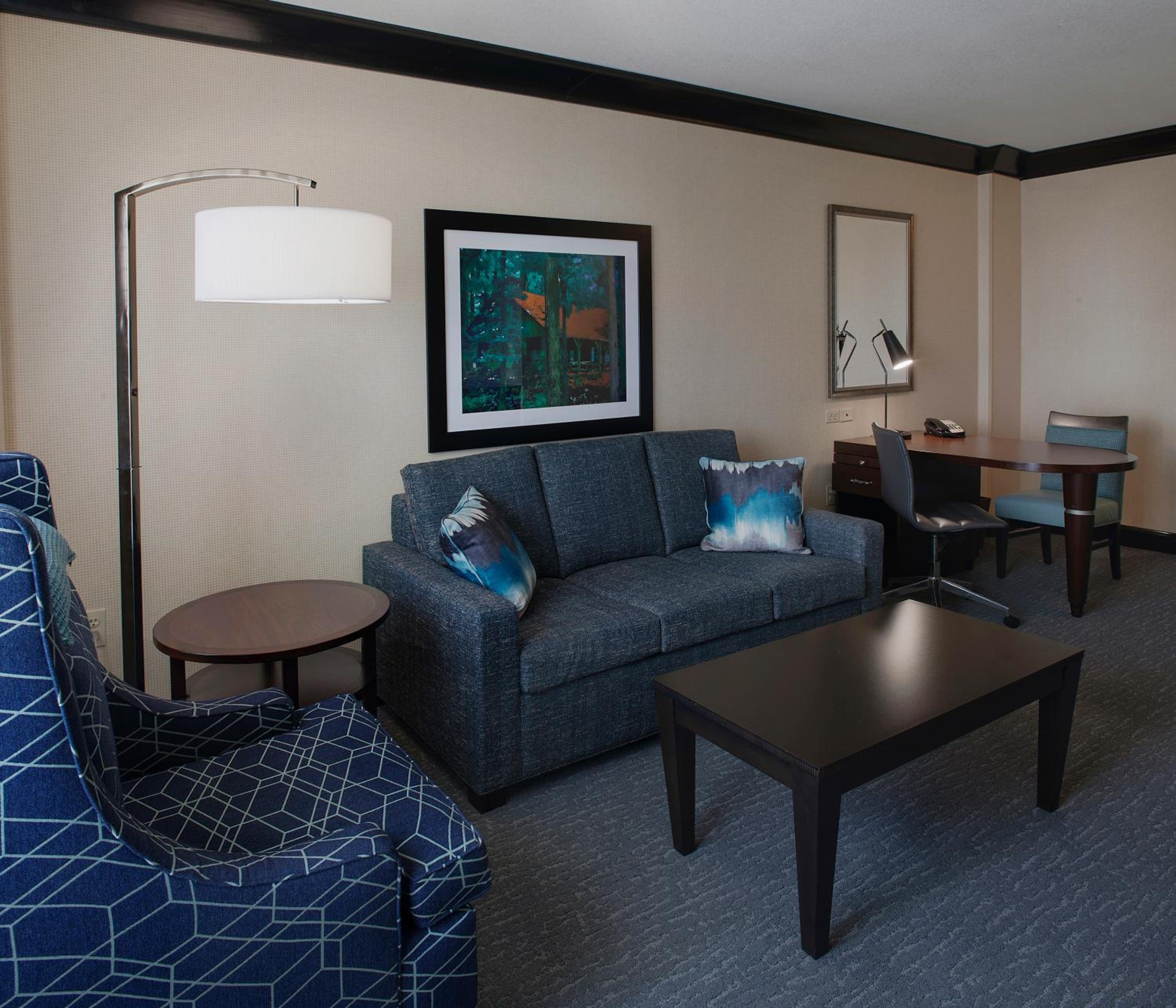 Queen Suite with Two Queen Beds, Sofa Bed and Bath Tub - Hearing Accessible - Photo 2