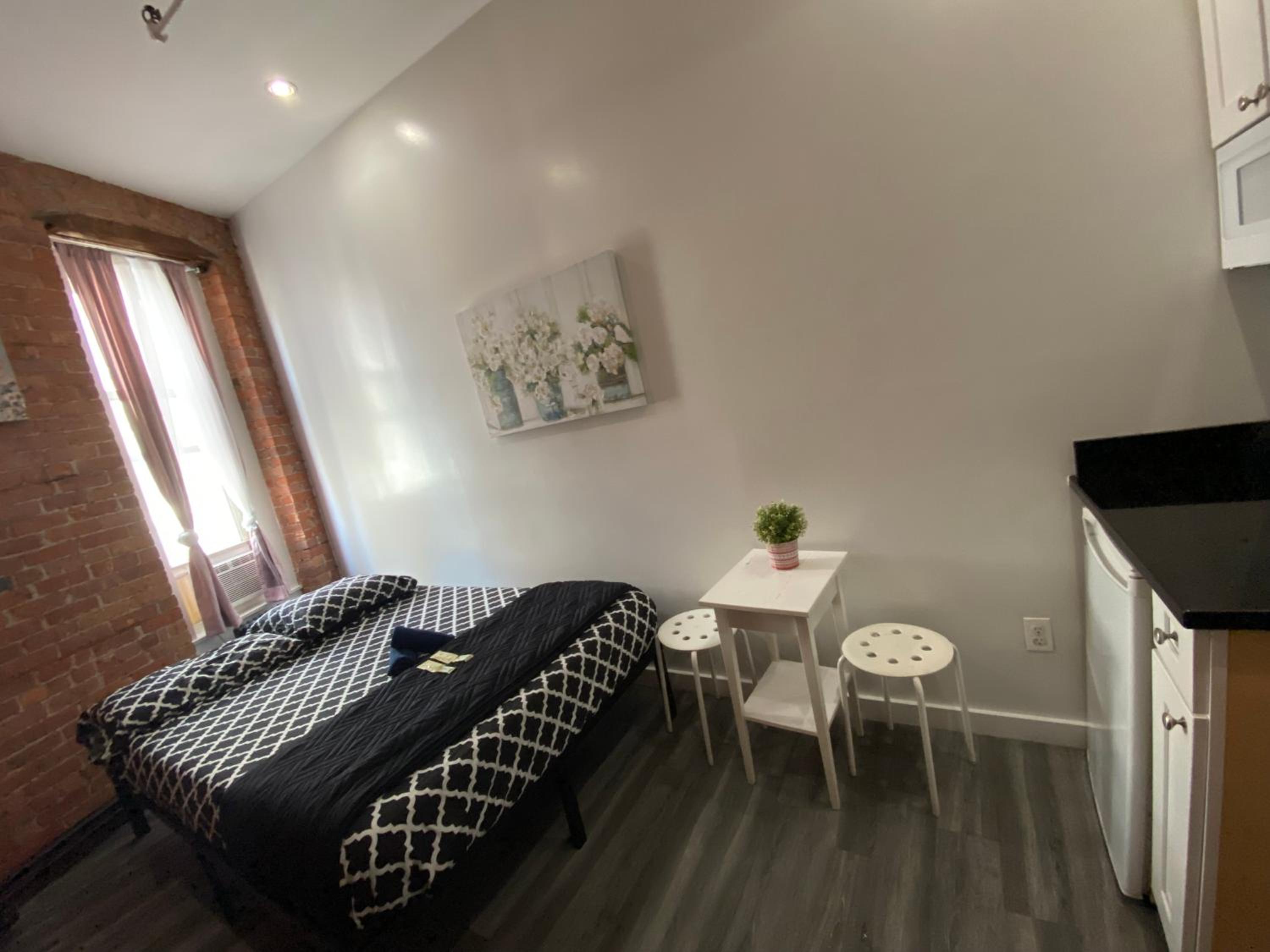 Apartment With Shared Bathroom photo 1