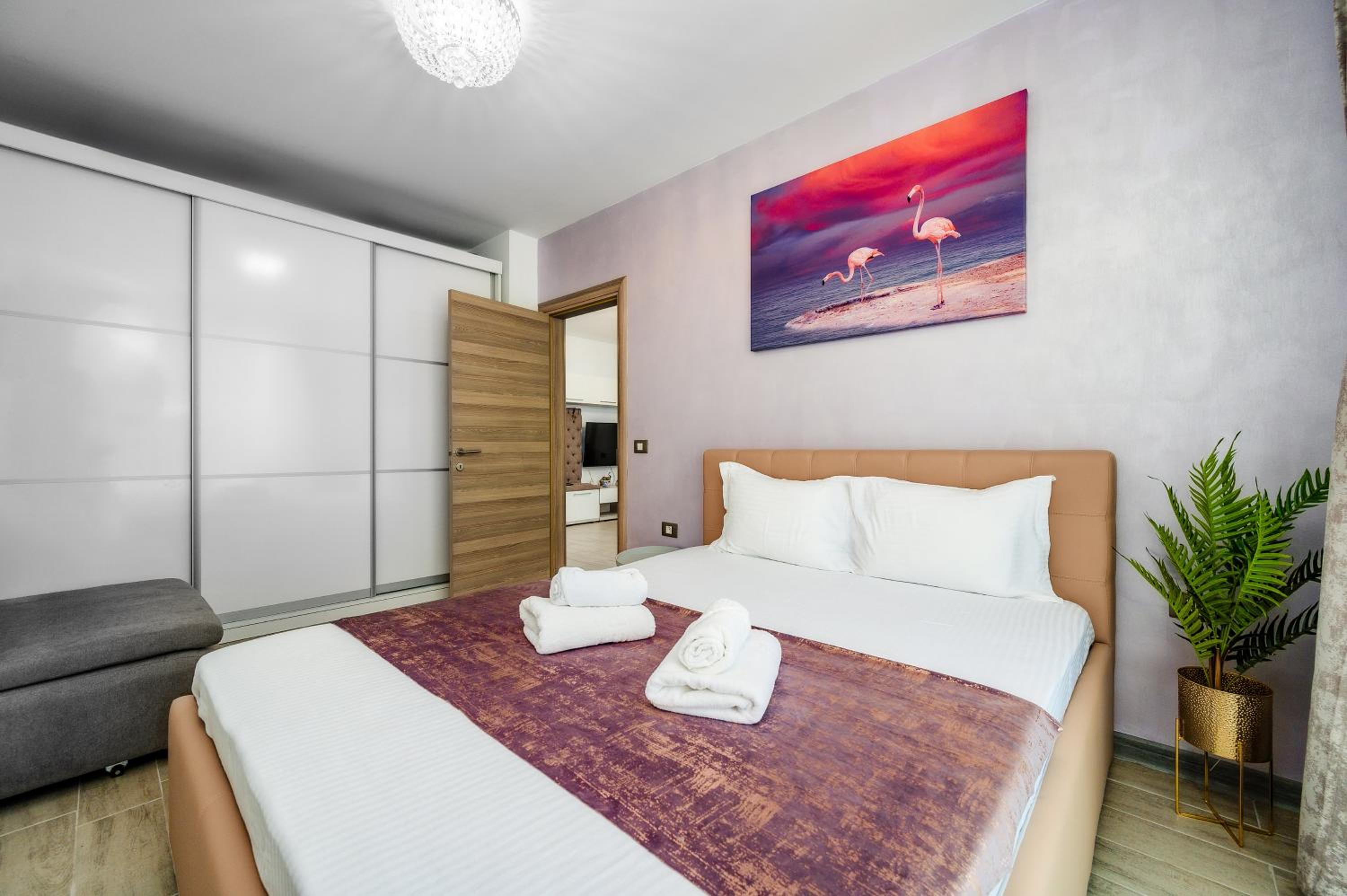 One-Bedroom Apartment with Balcony and Sea View photo 3
