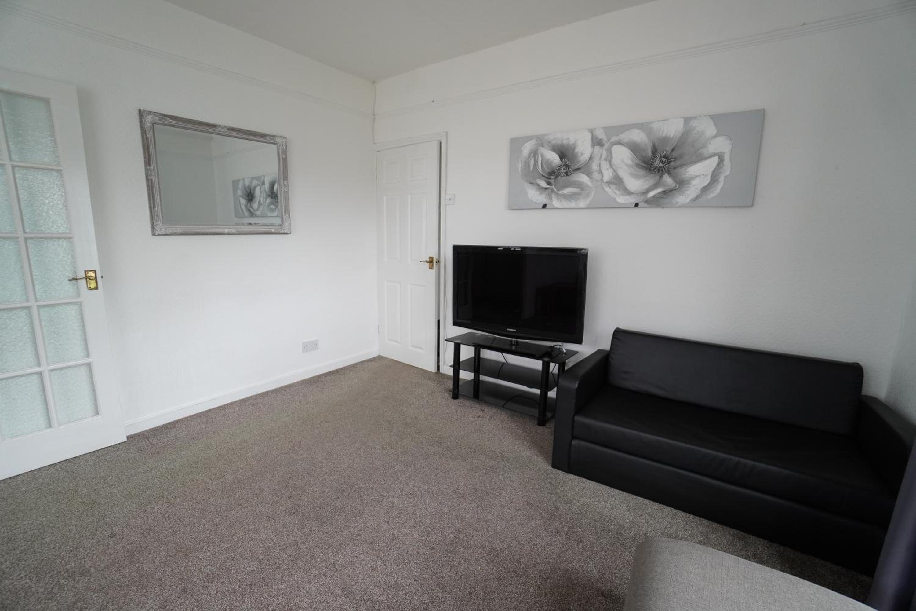 Two-Bedroom House photo 2