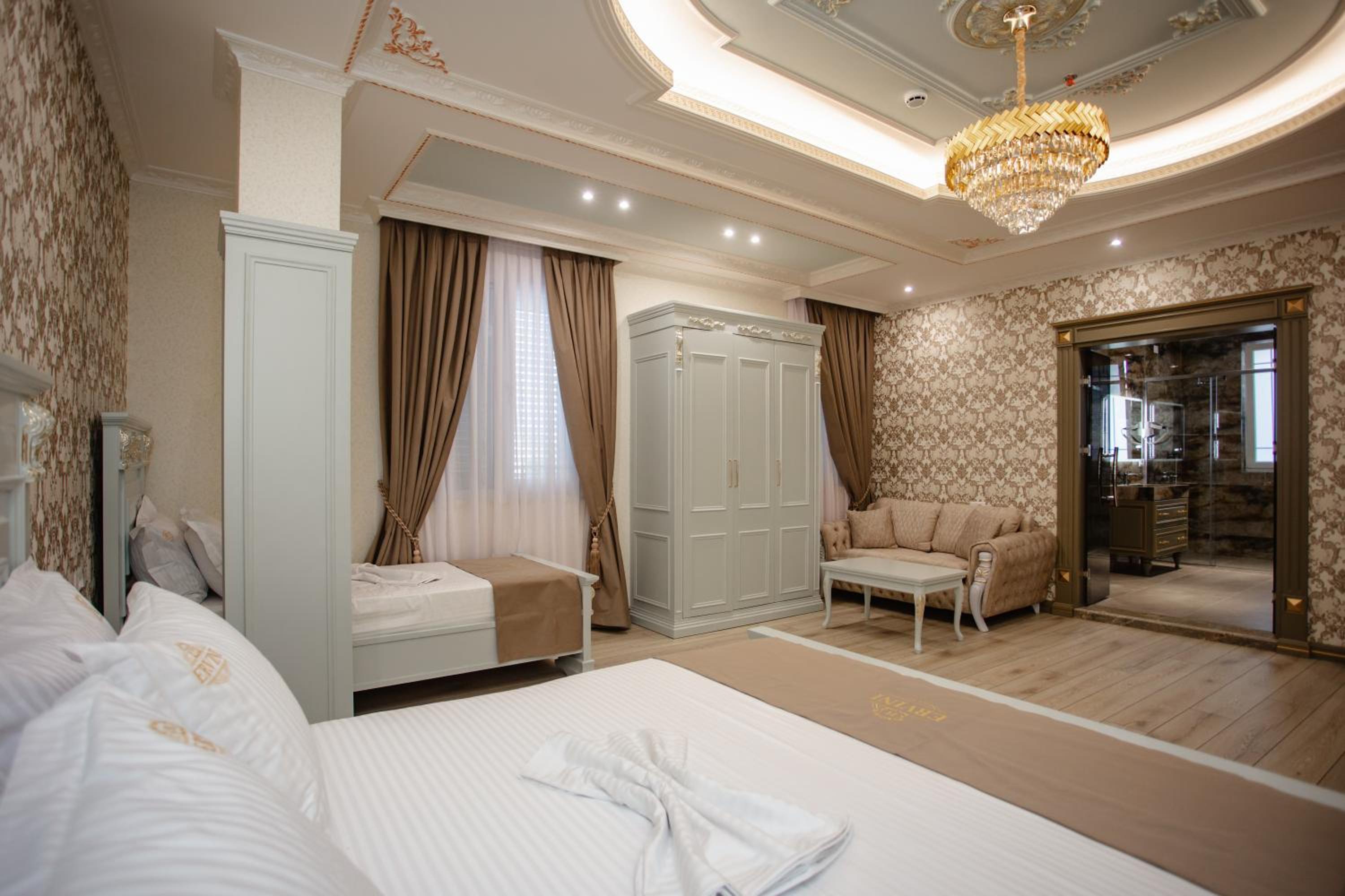 Deluxe Family Room