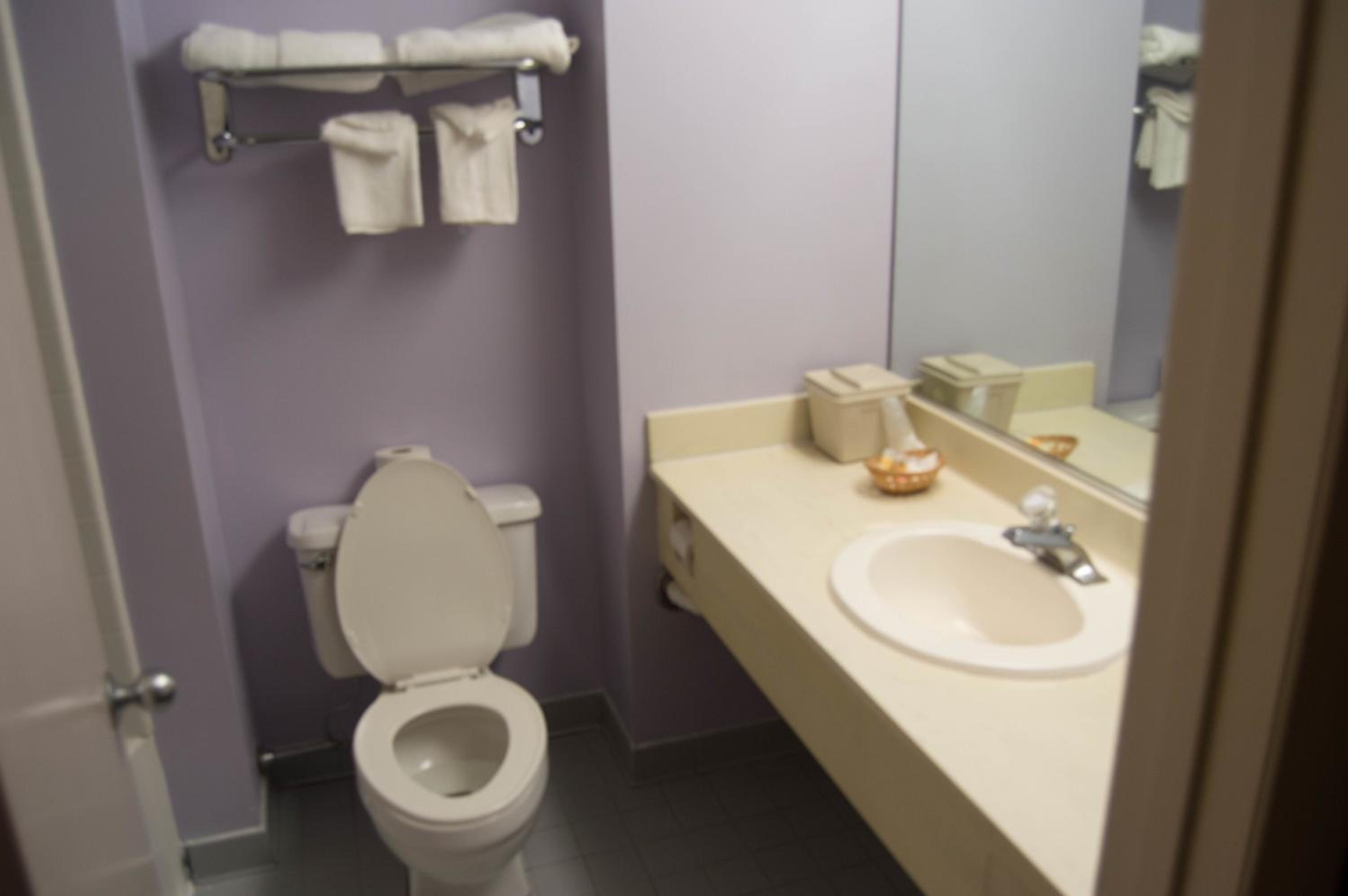 King Room - Non-Smoking - Photo 7
