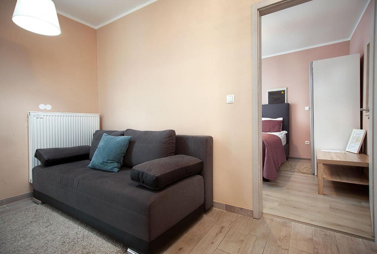 One-Bedroom Apartment photo 1