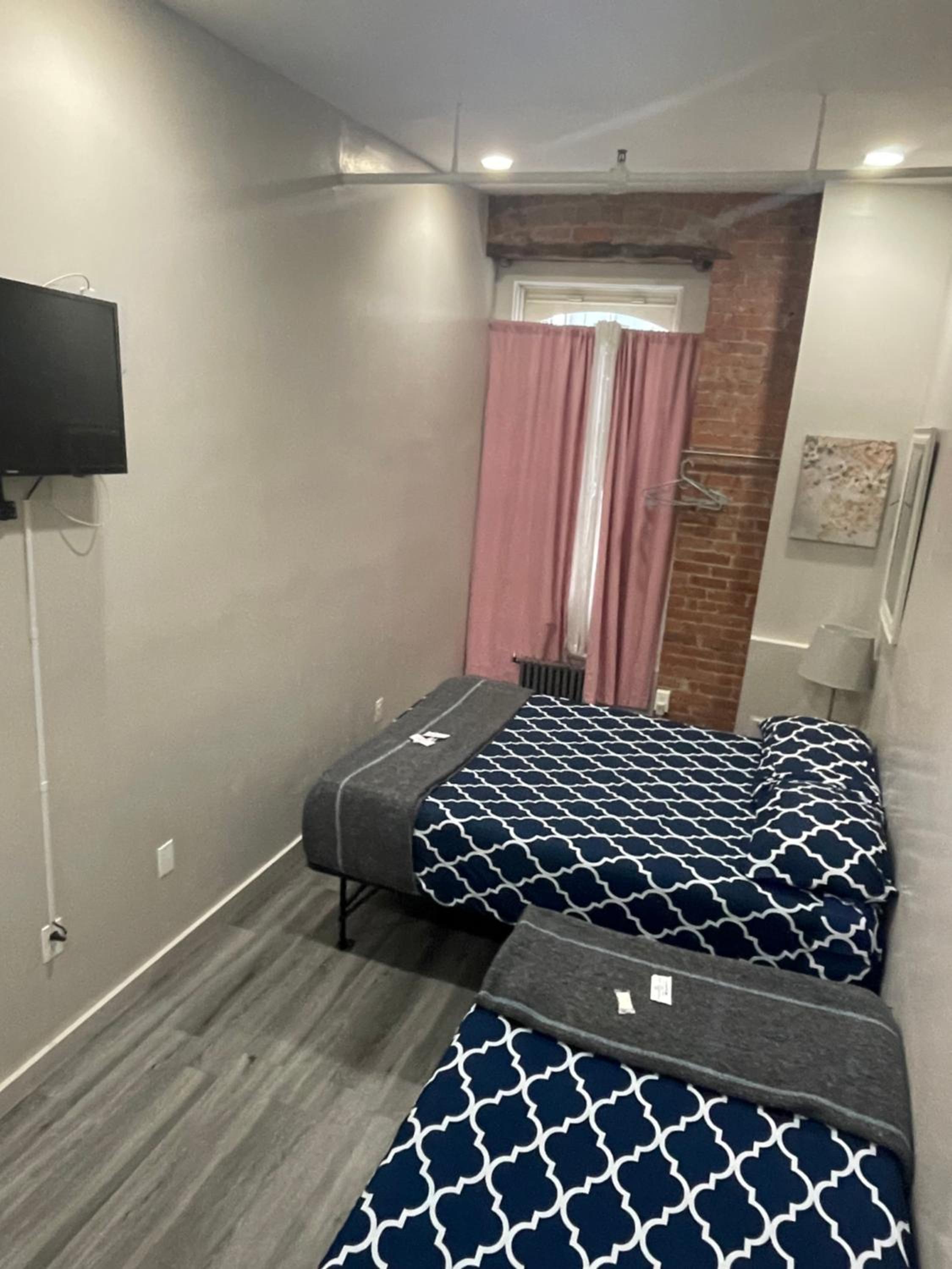 Apartment With Shared Bathroom photo 1