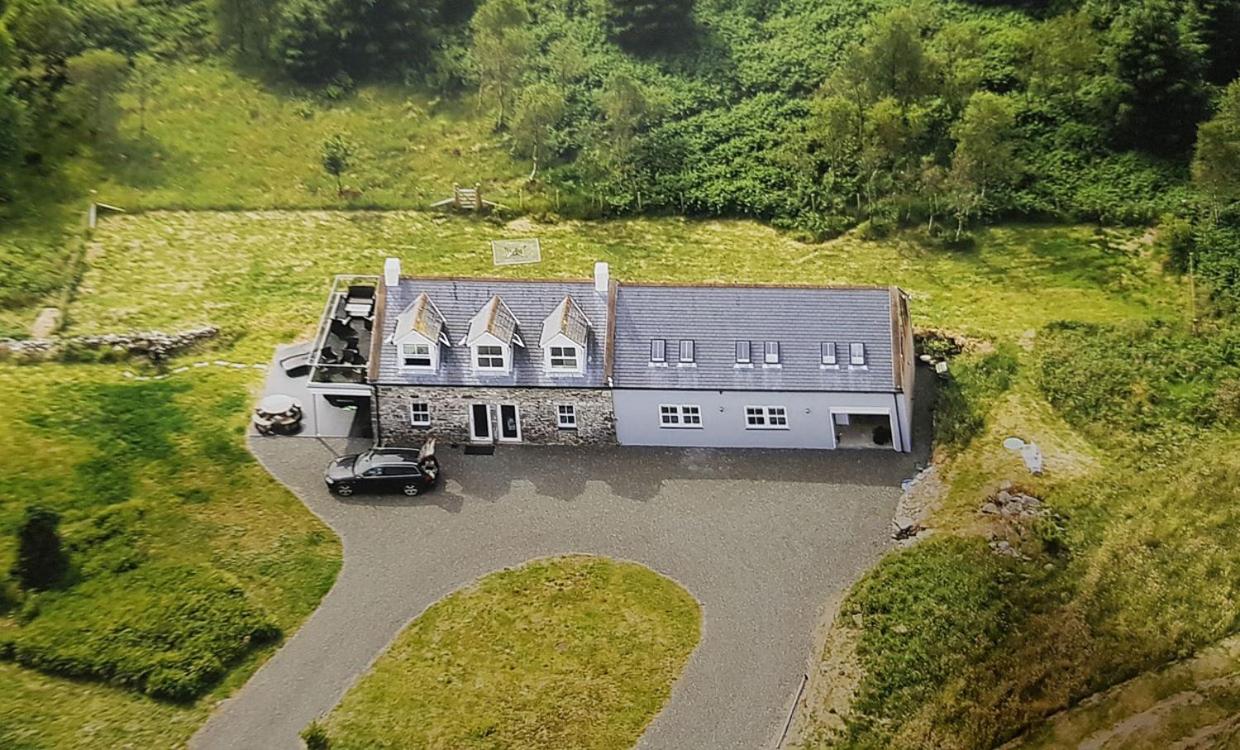 Five-Bedroom House photo 2