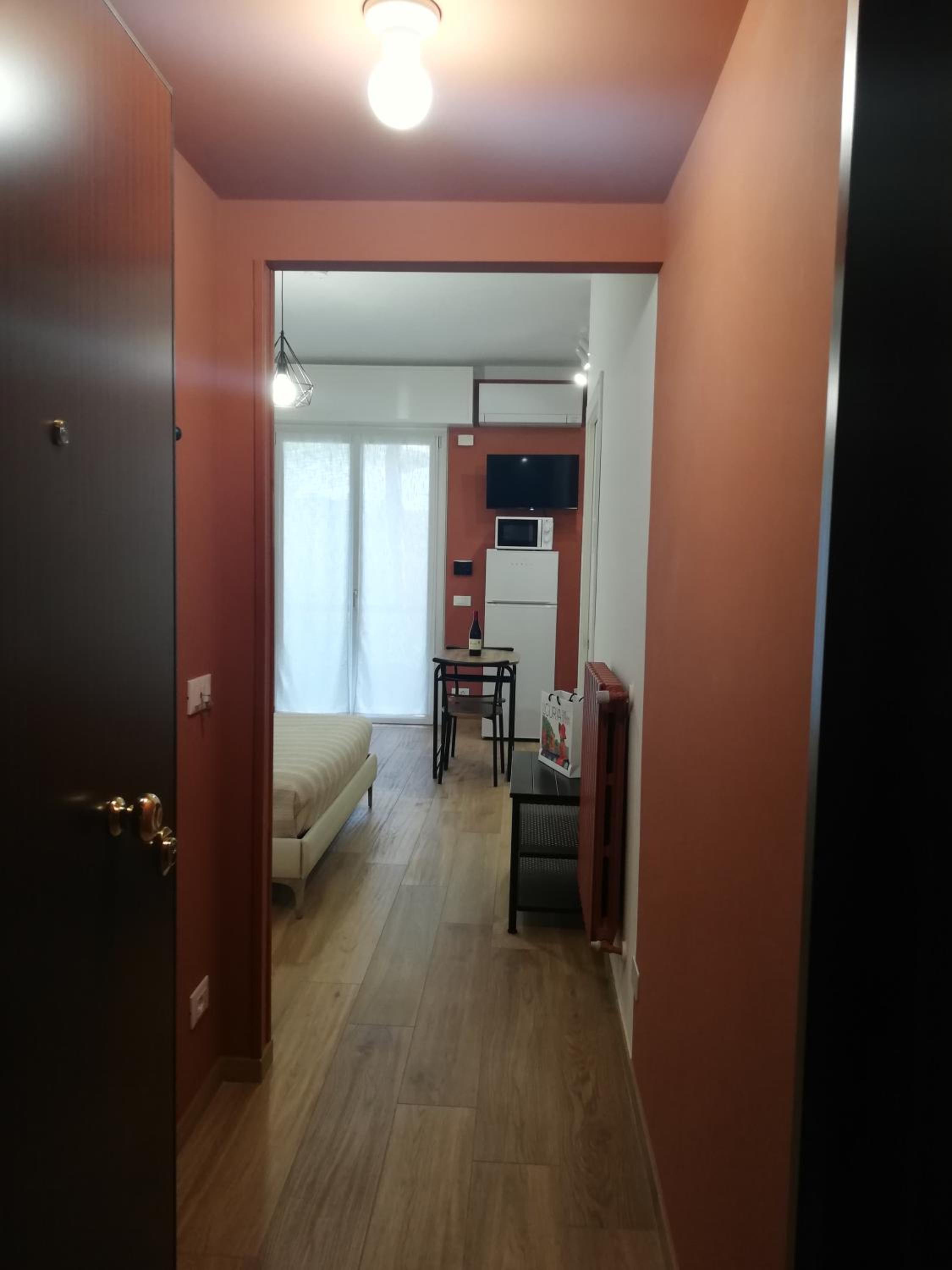 One-Bedroom Apartment photo 1