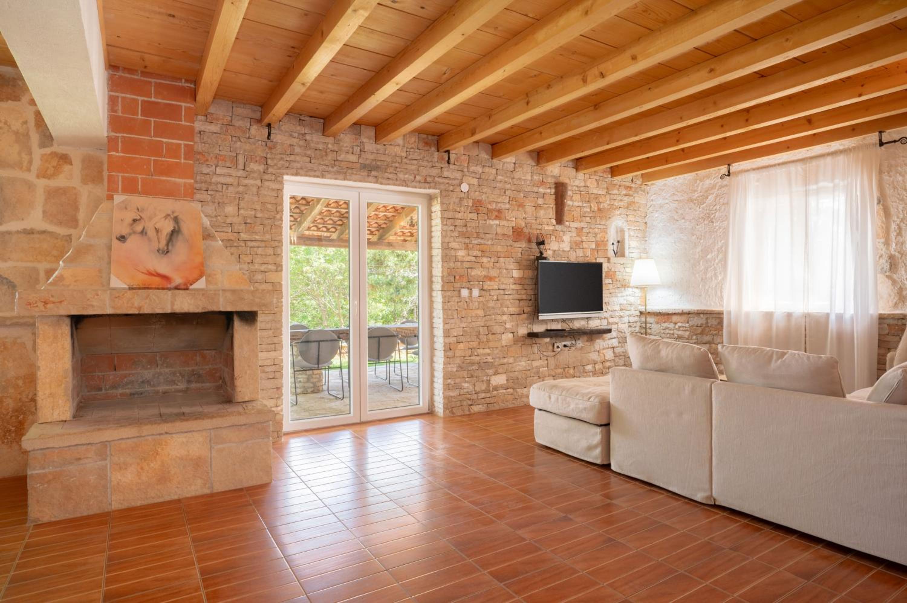 Villa with Private Pool - Photo 8