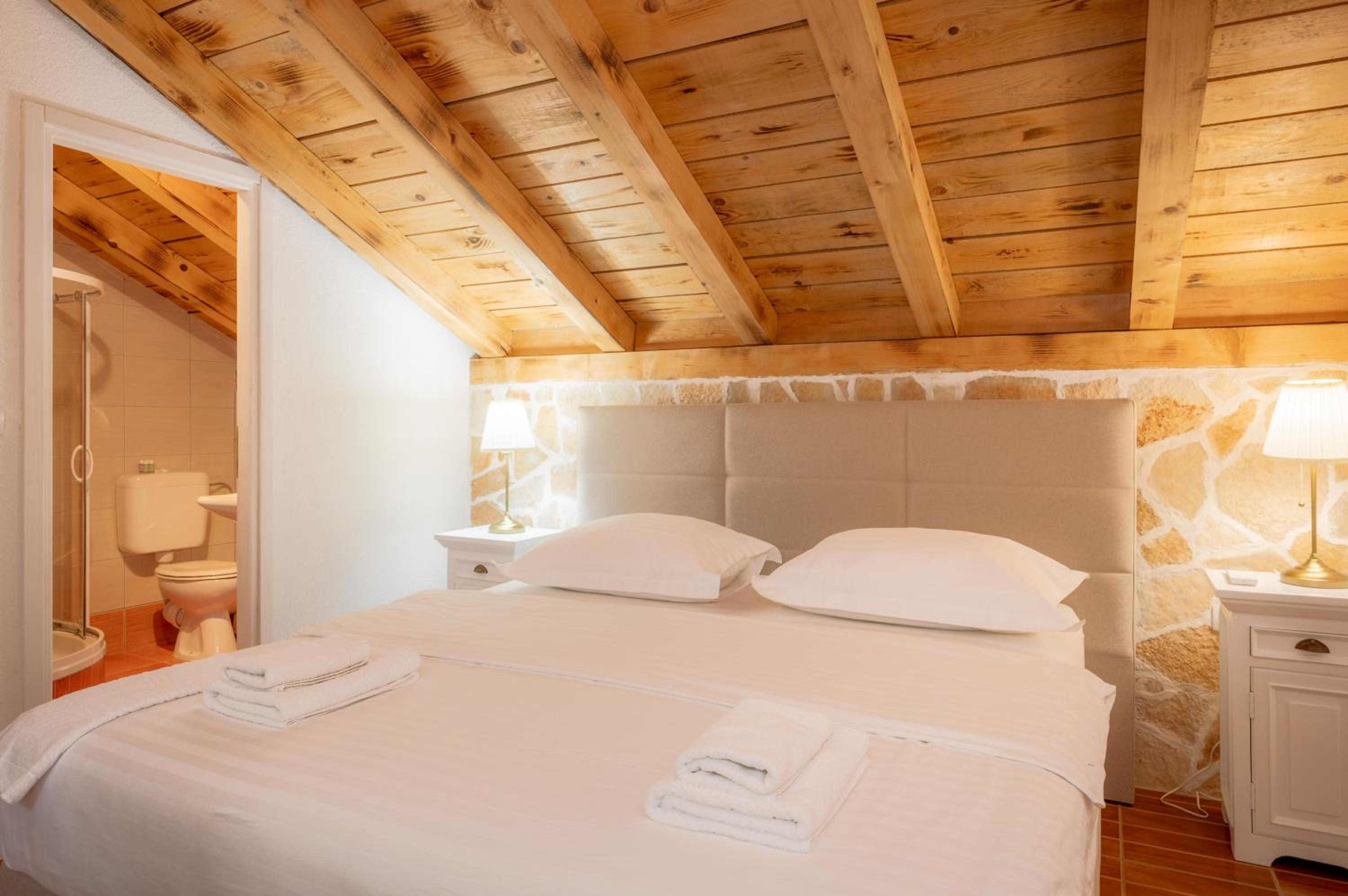 Villa with Private Pool - Photo 12