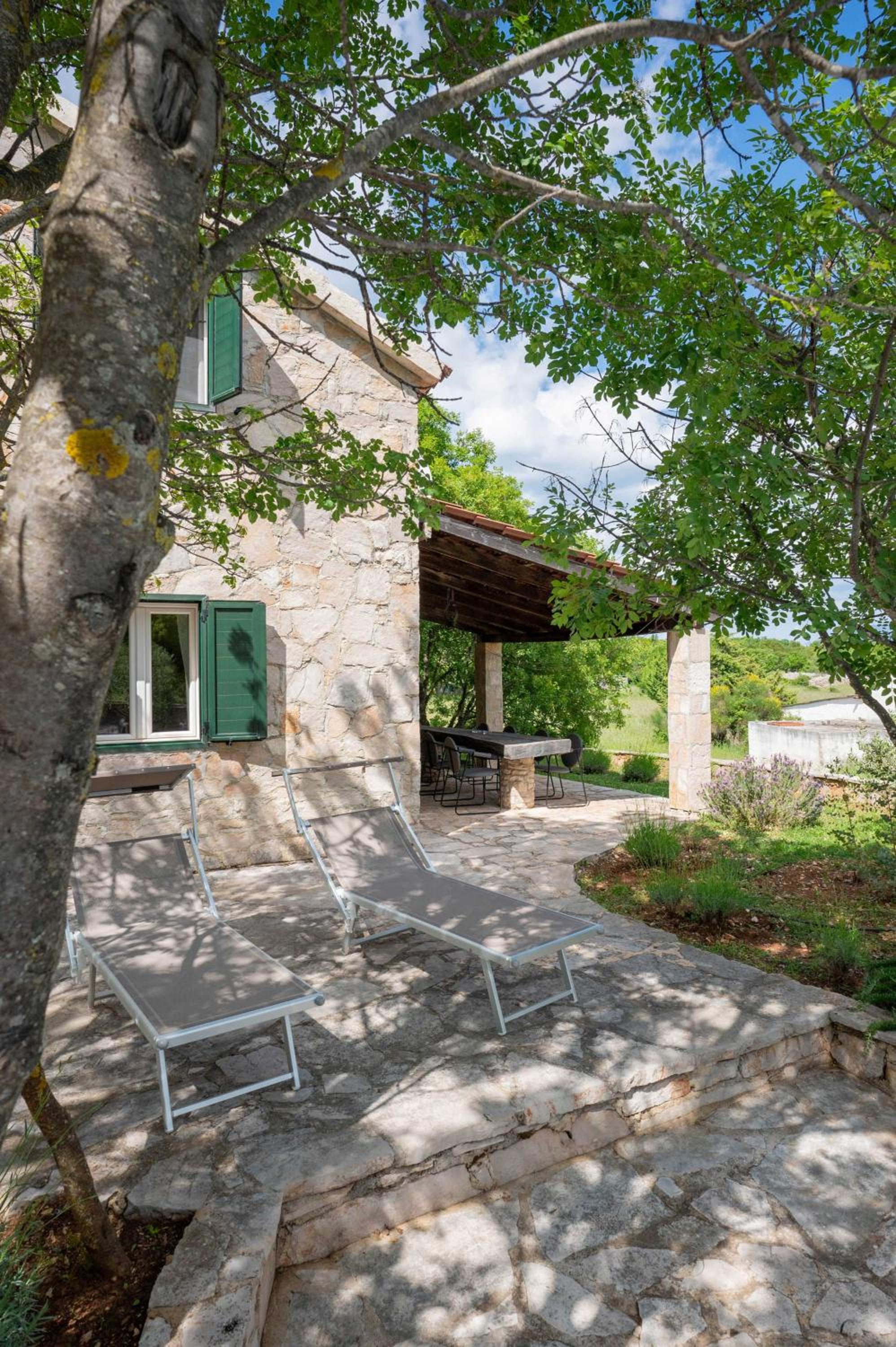 Villa with Private Pool - Photo 24