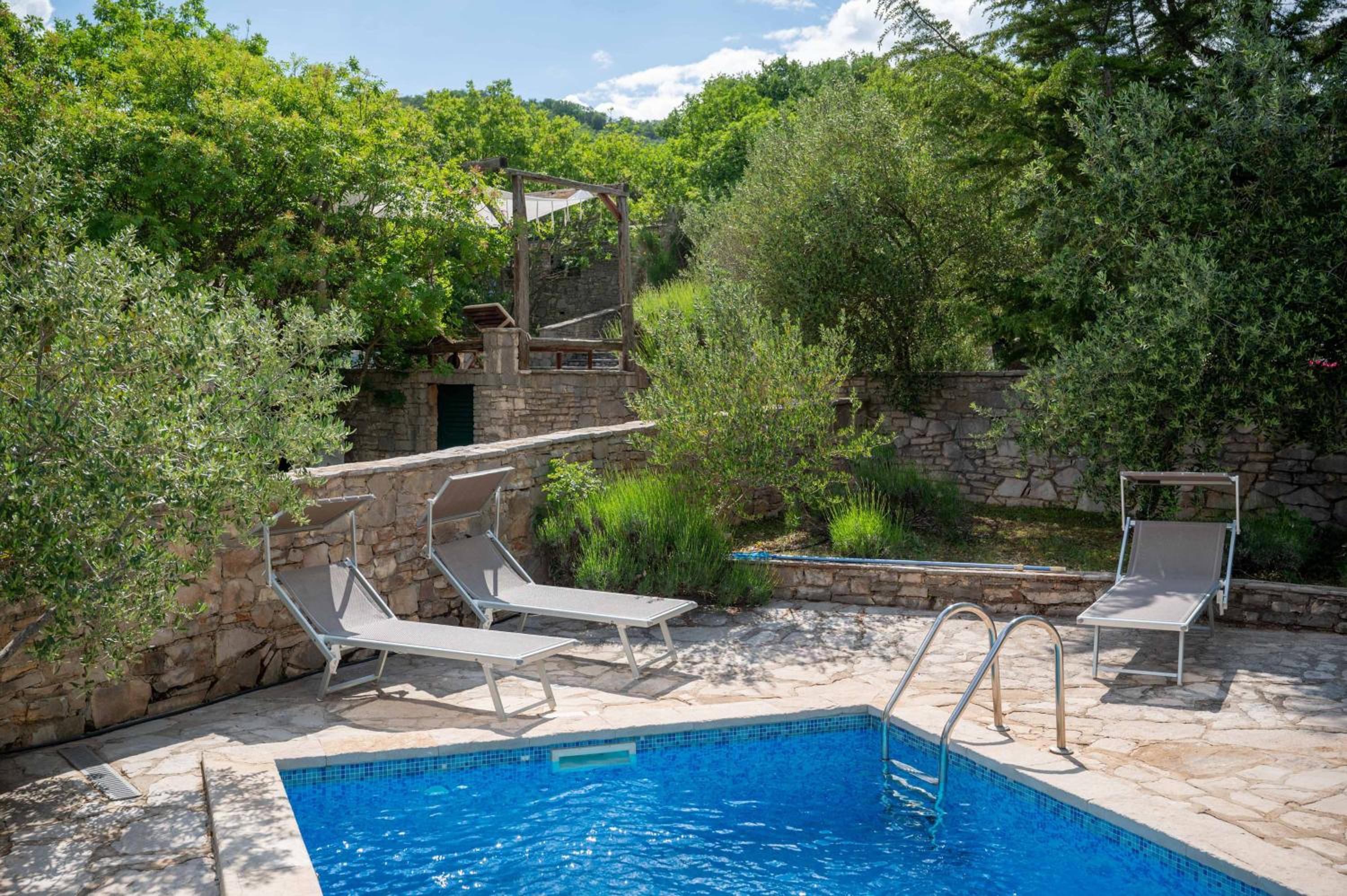 Villa with Private Pool - Photo 21