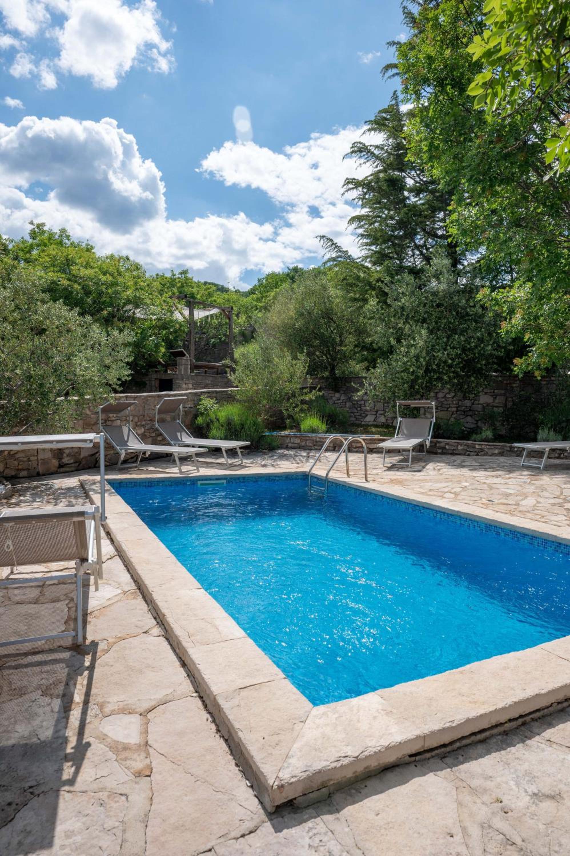 Villa with Private Pool - Photo 26