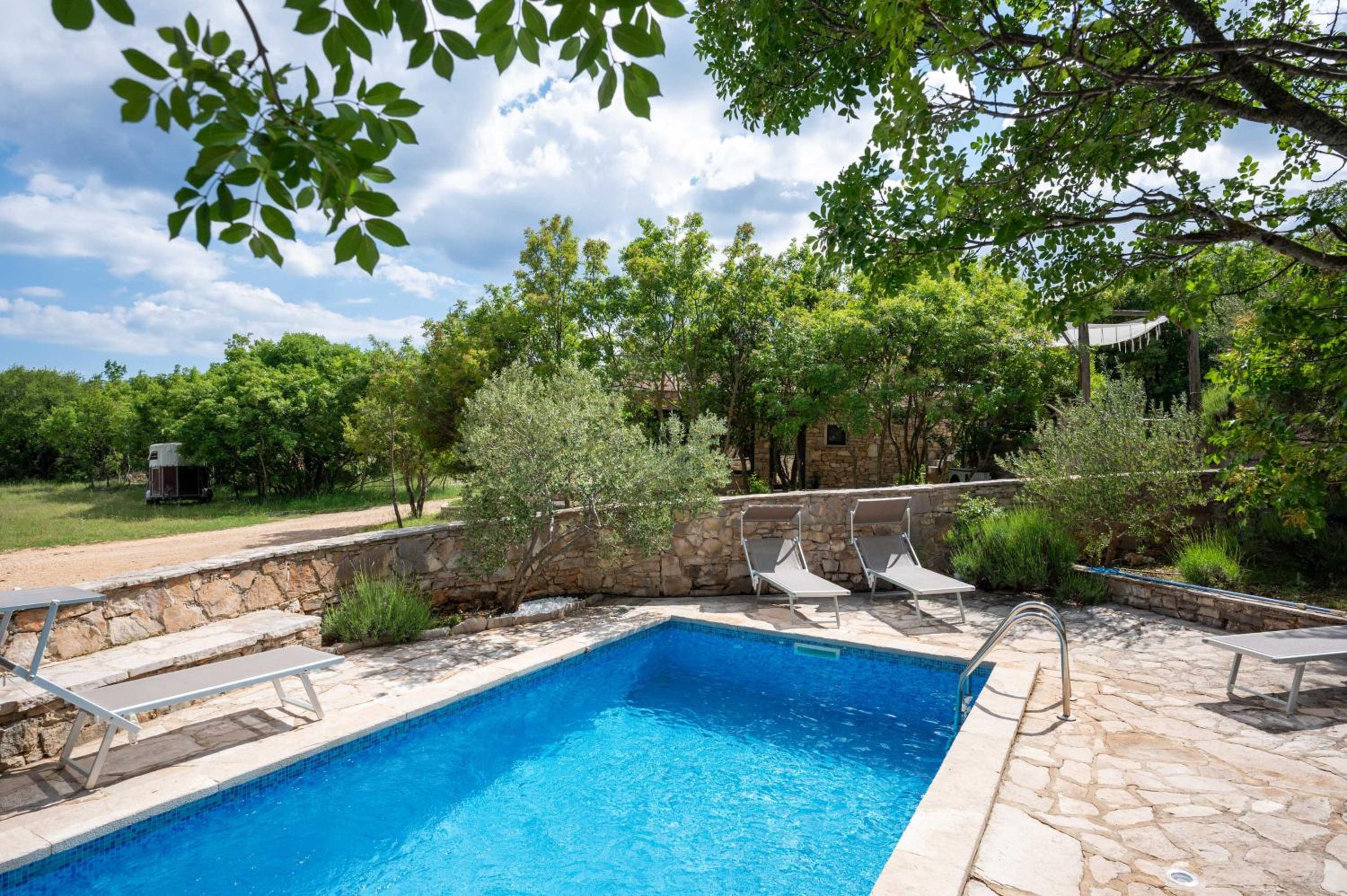 Villa with Private Pool - Photo 23