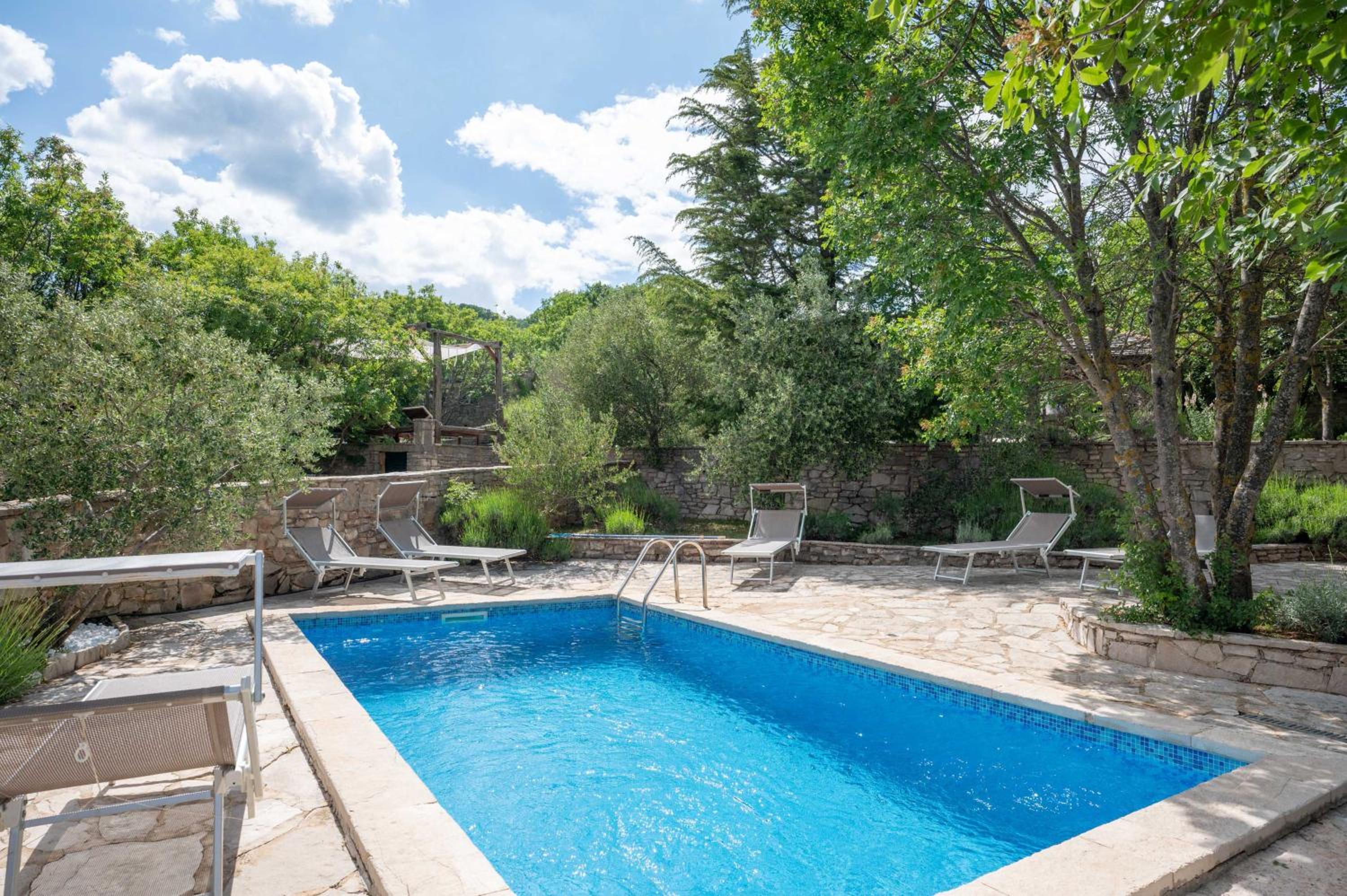 Villa with Private Pool - Photo 22