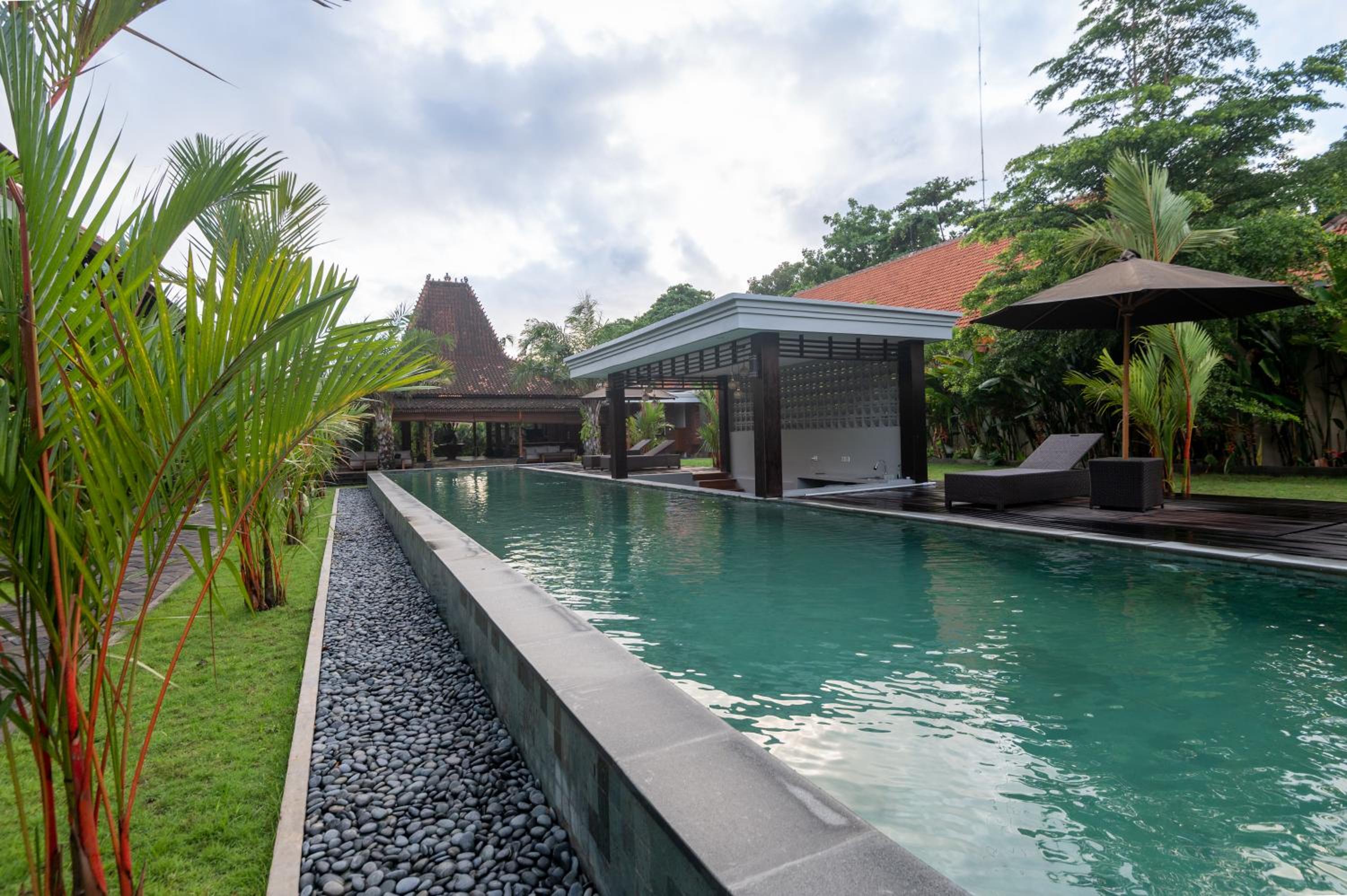 Studio with Pool View - Photo 27