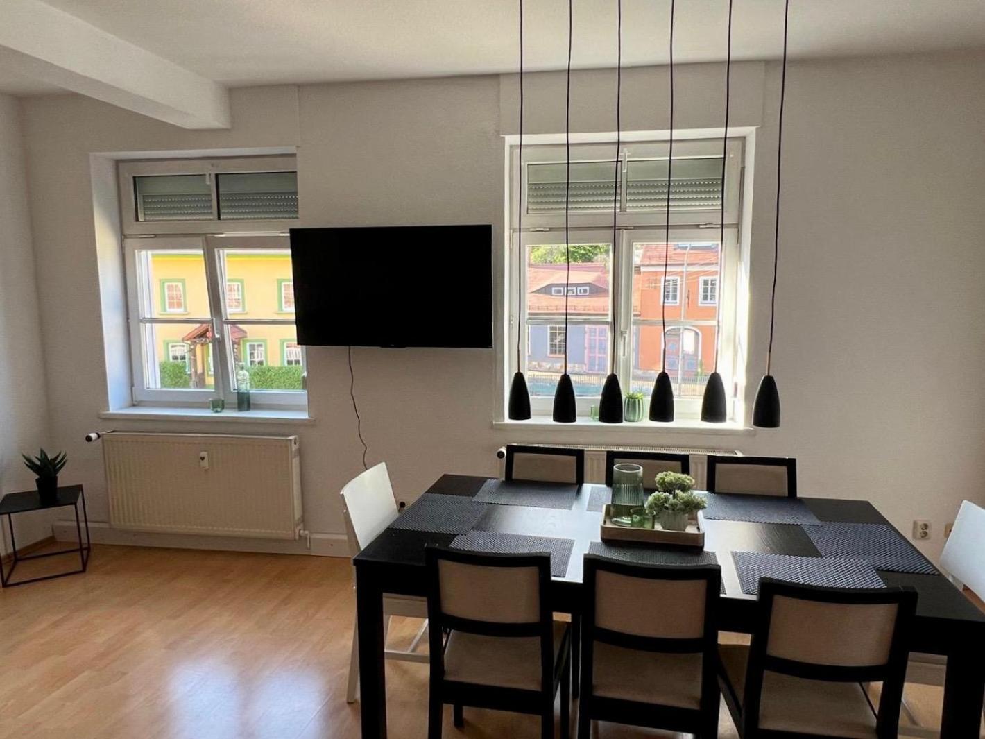 Three-Bedroom Apartment photo 2