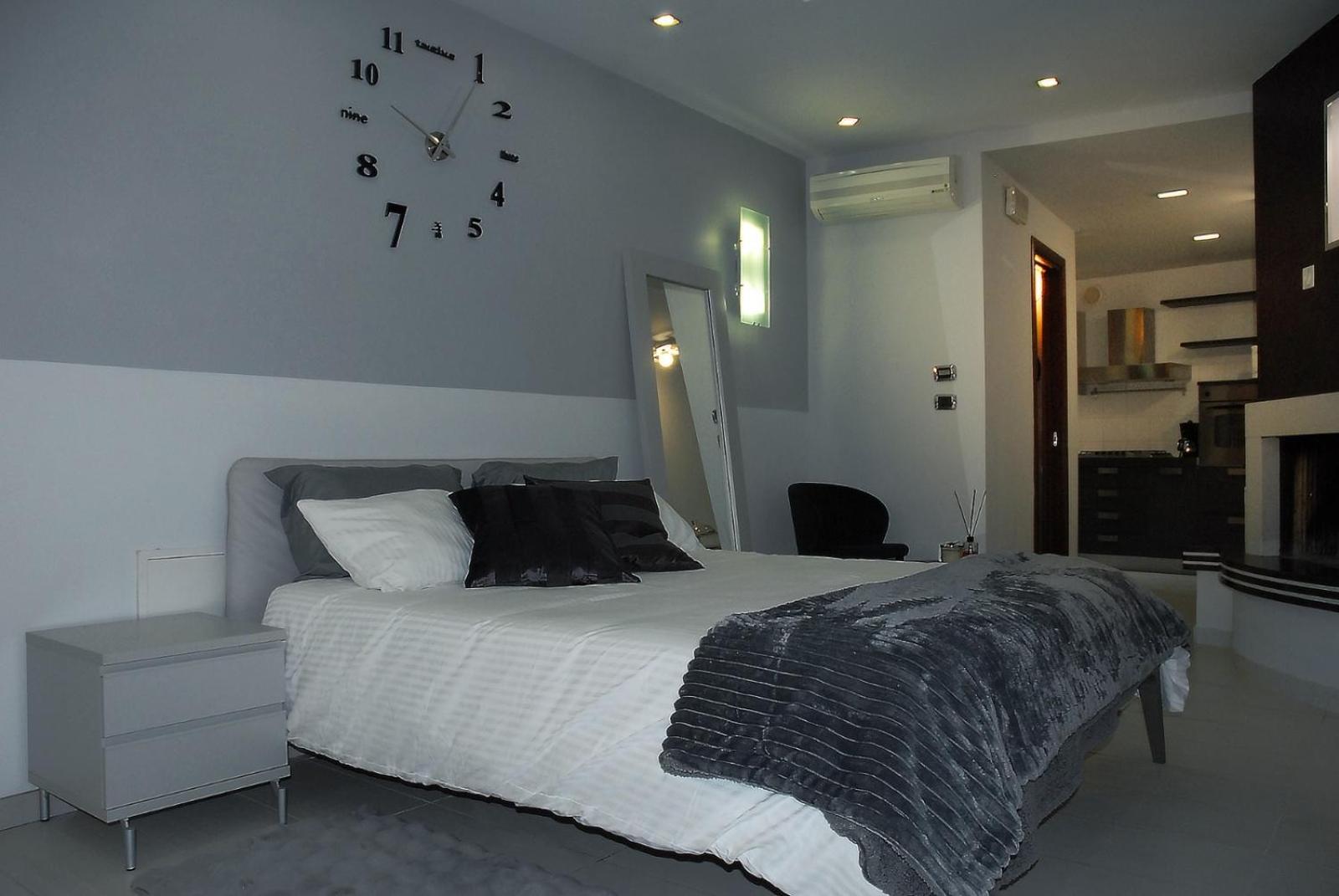 Deluxe King Room photo 1
