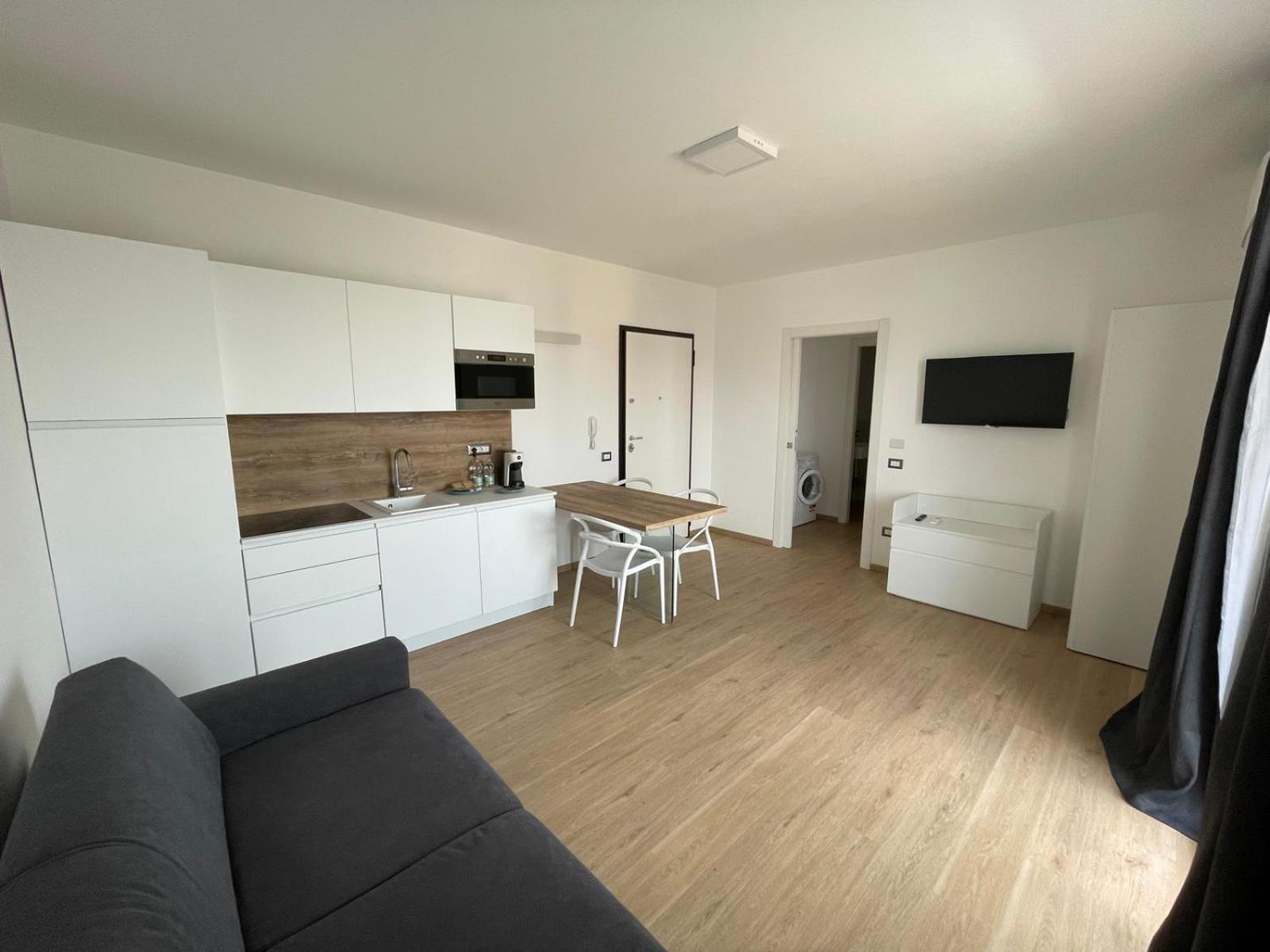 One-Bedroom Apartment photo 2