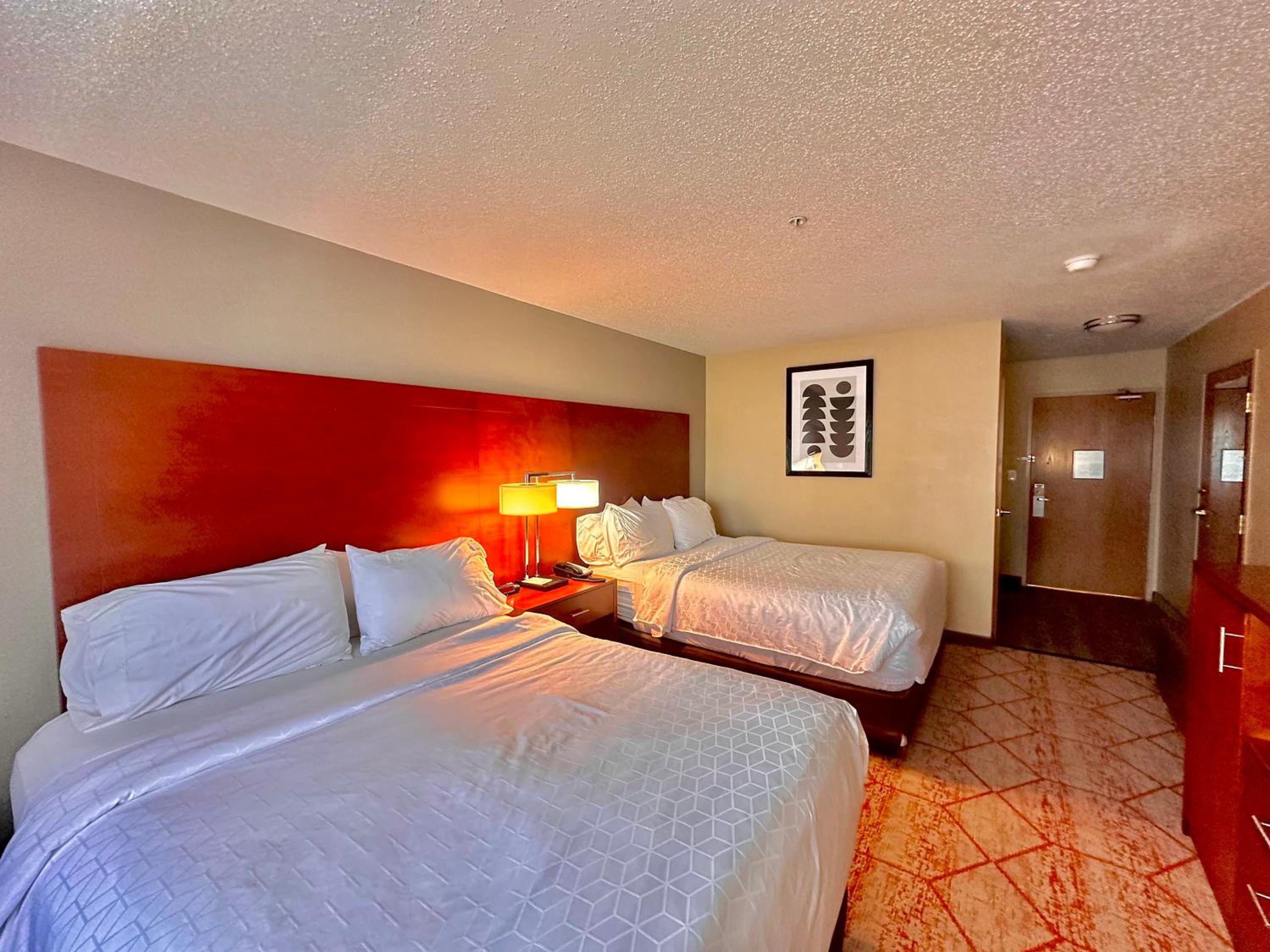 Queen Room with Two Queen Beds - Non-Smoking - Photo 1
