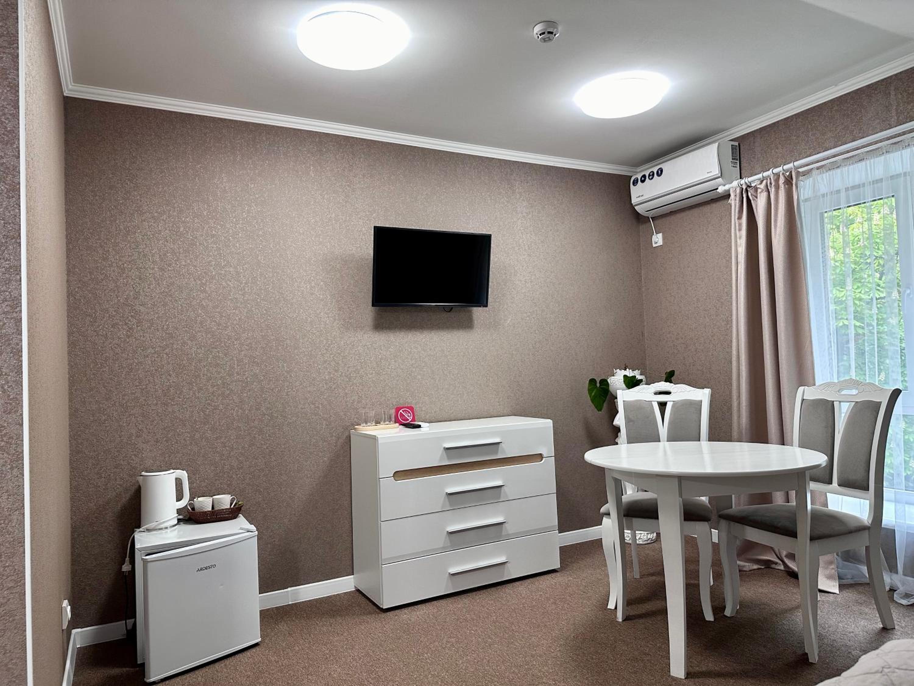 Double or Twin Room with Extra Bed photo 2