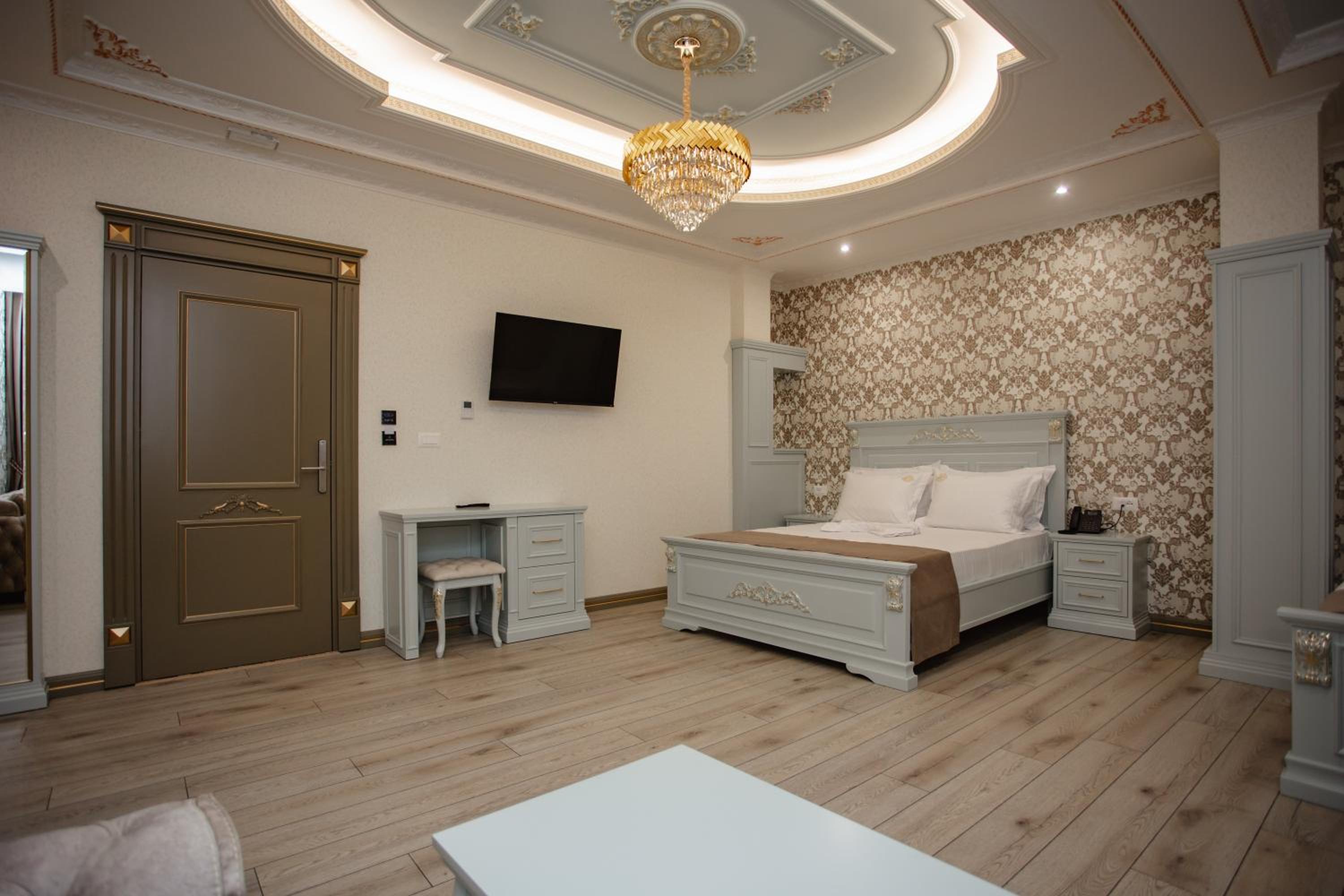 Deluxe Family Room photo 3