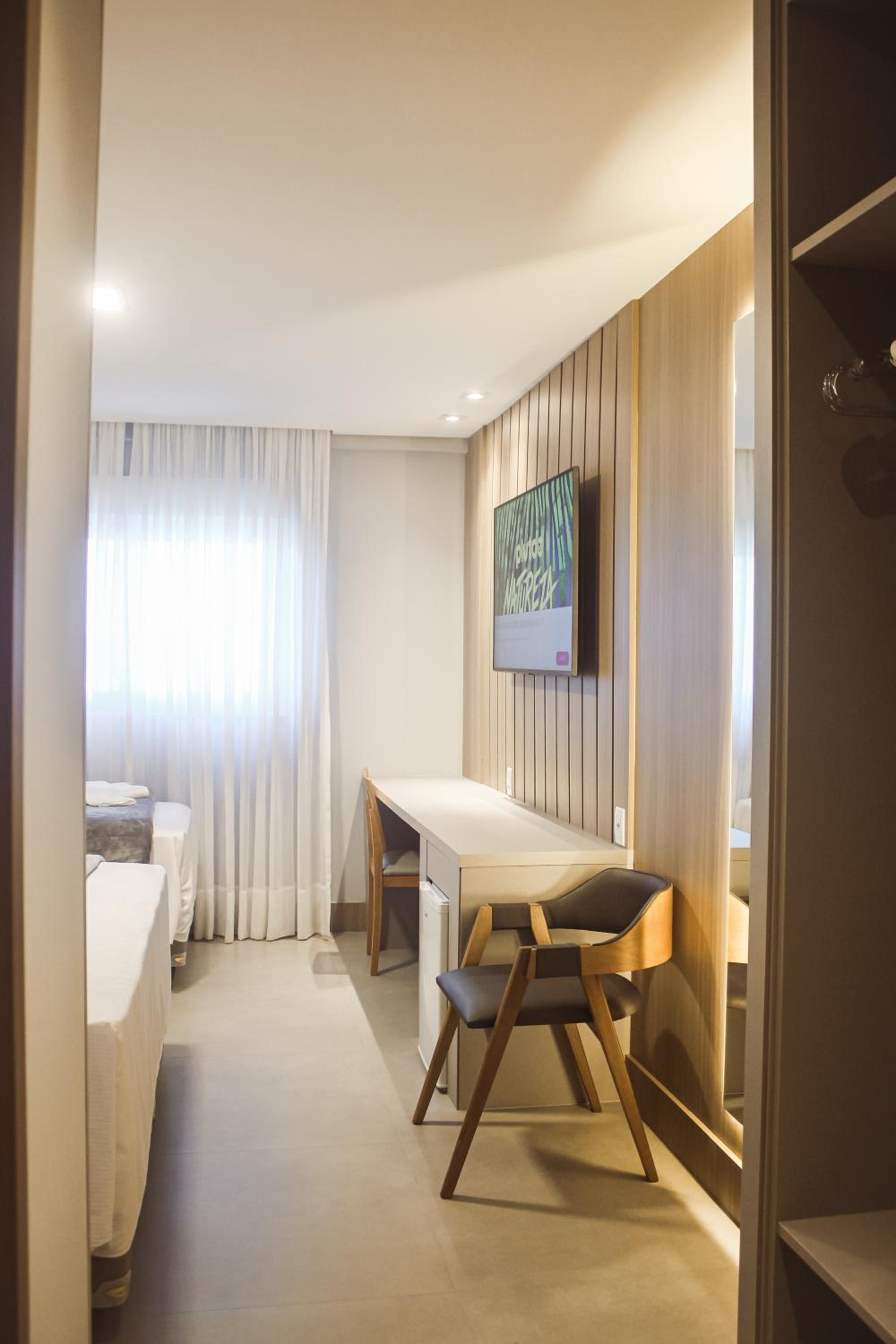 Room with King size Bed and Single Bed photo 3