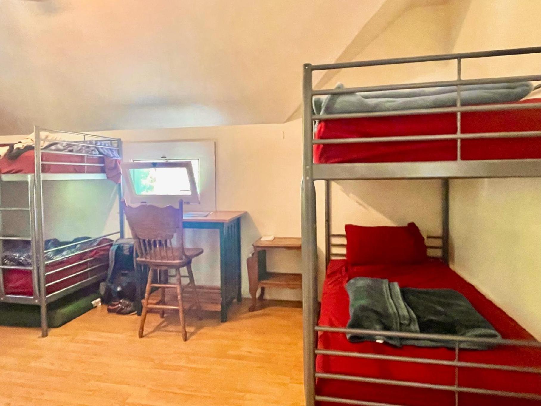 Bed in 6-Bed Mixed Dormitory Room photo 1