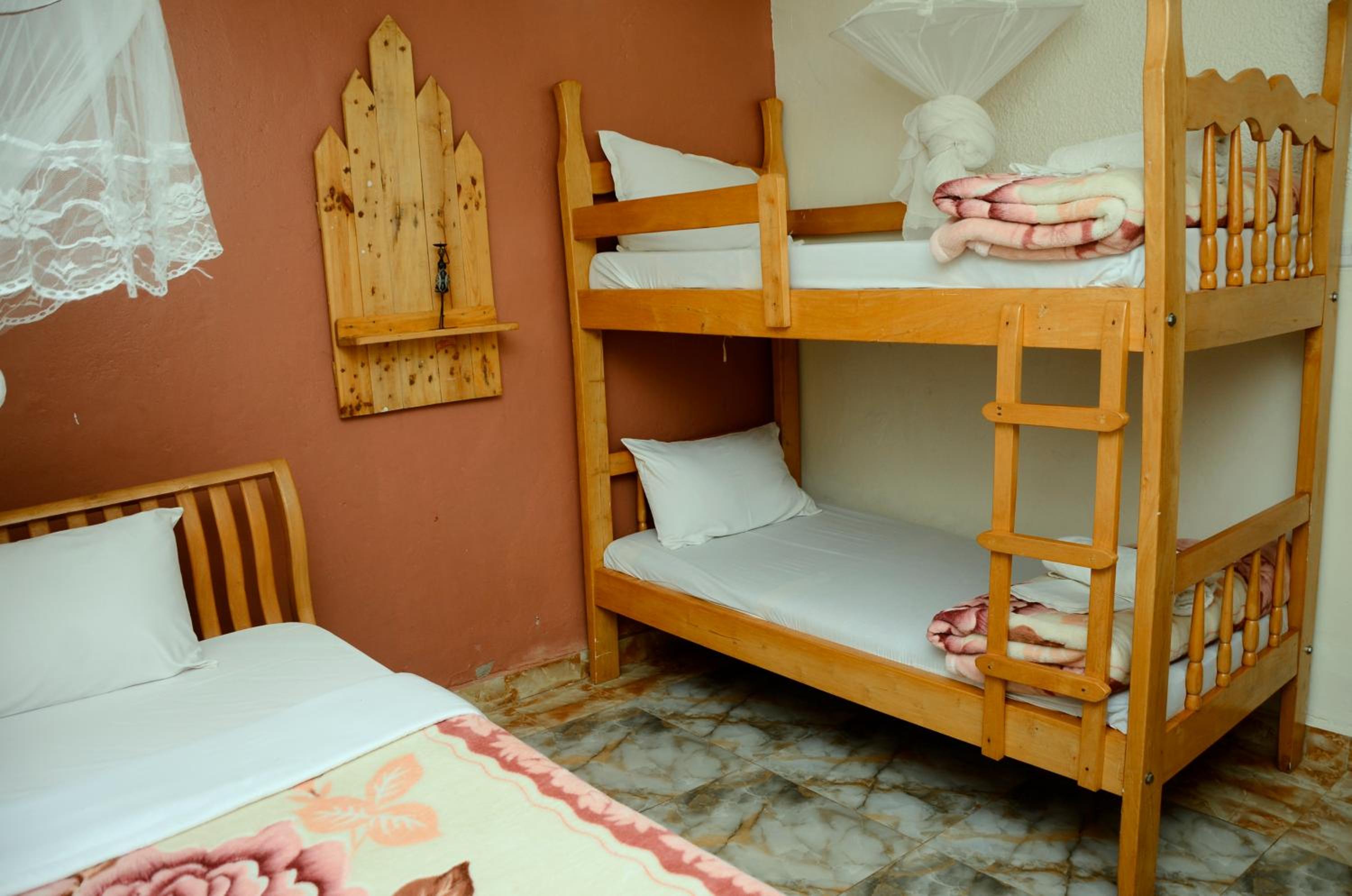 Standard Triple Room - Photo 12