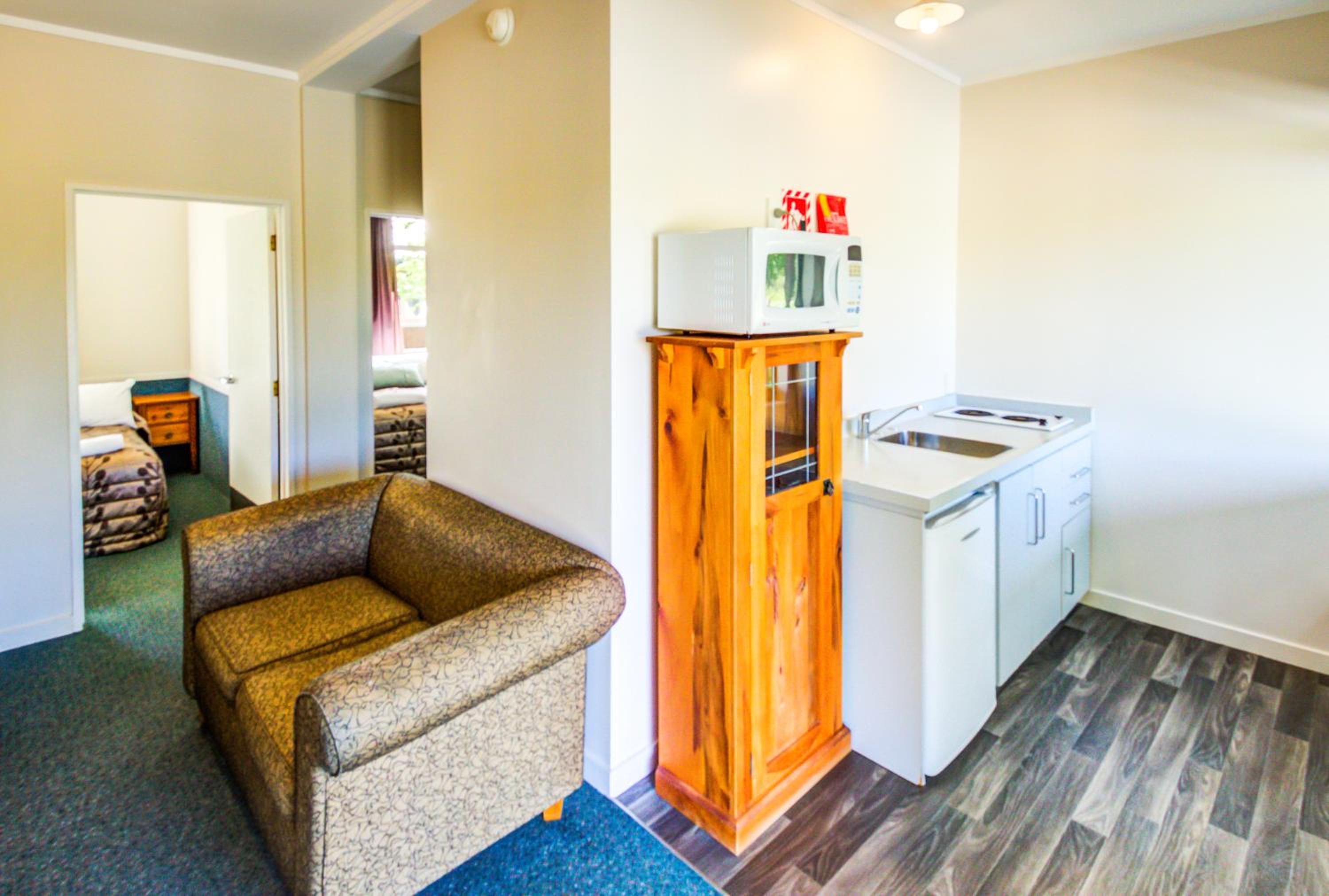 Family Two Bedroom Suite with Park View - Photo 3