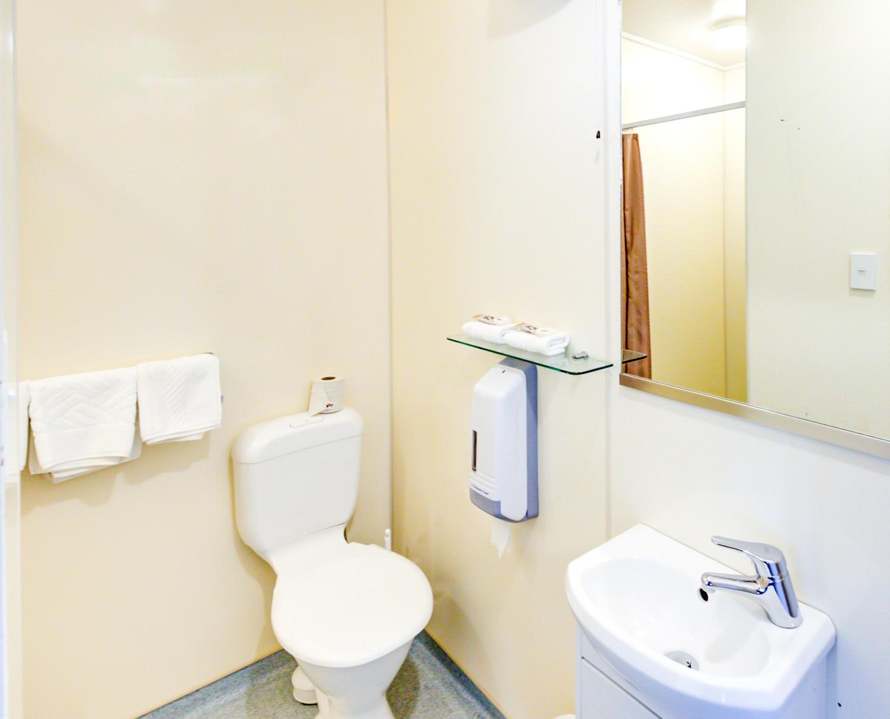 Family Two Bedroom Suite with Park View - Photo 24