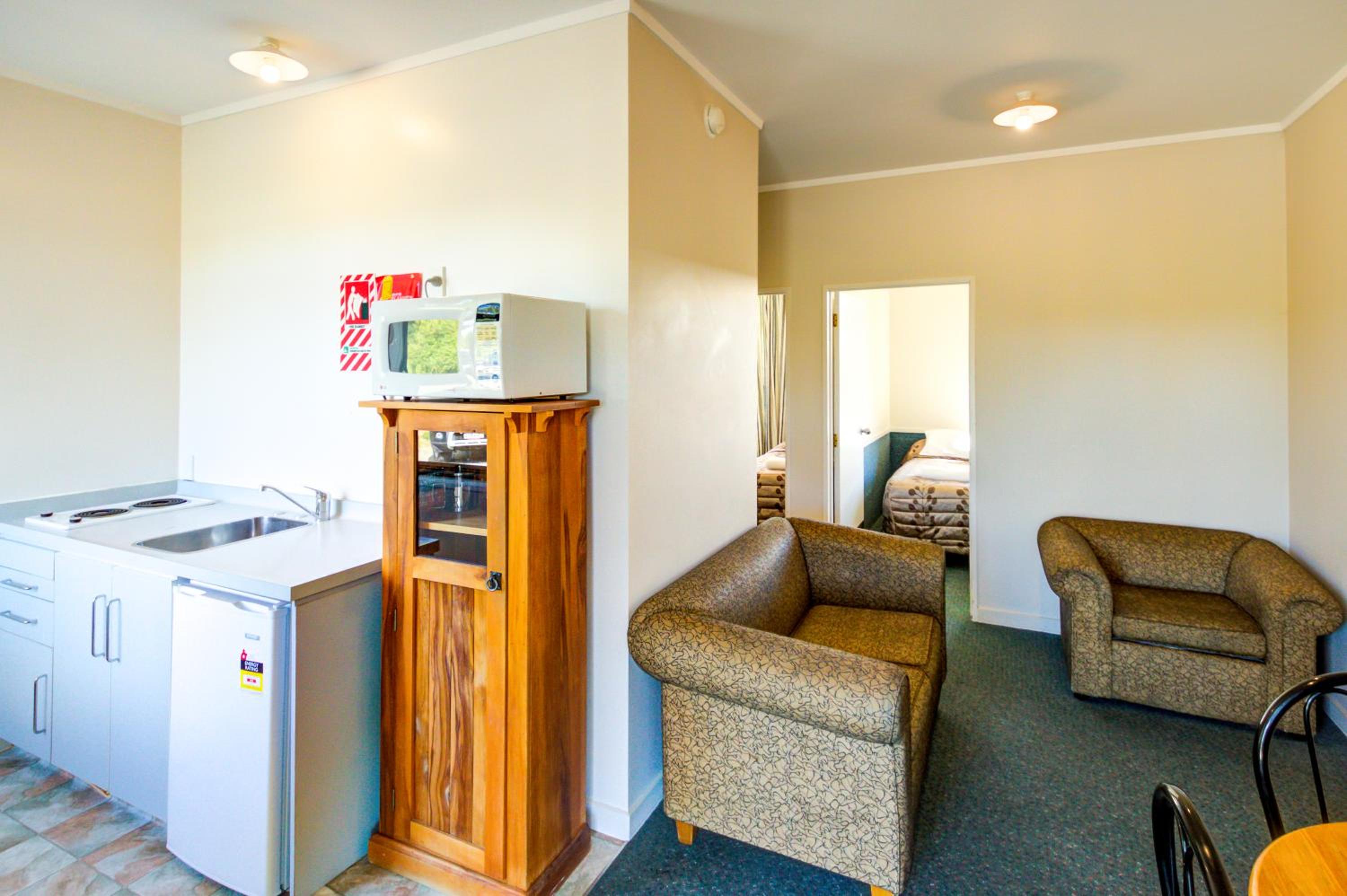 Family Two Bedroom Suite with Park View - Photo 5