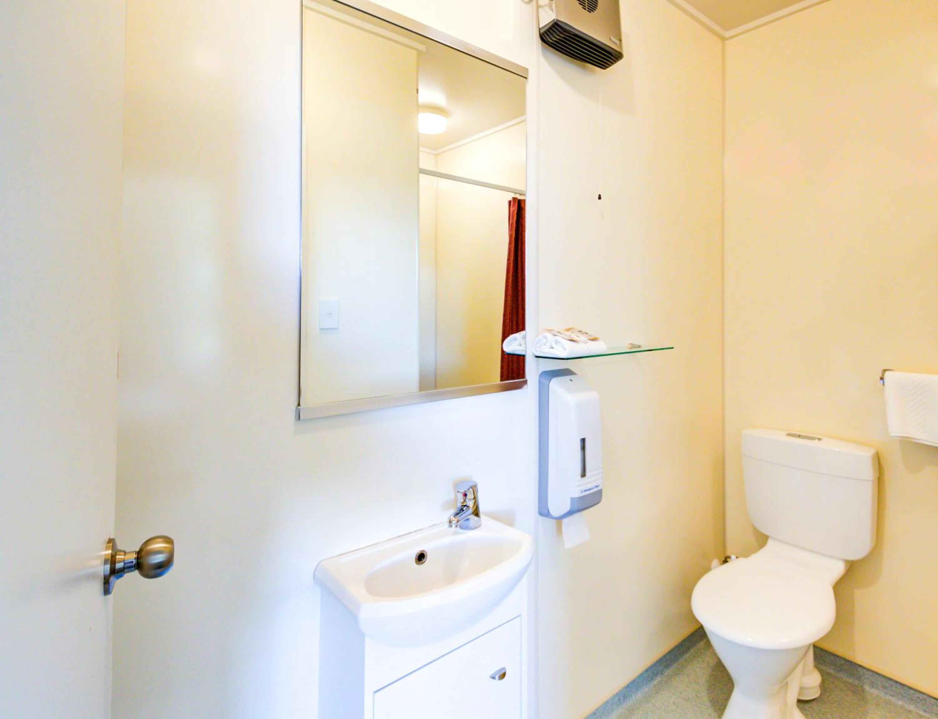 Family Two Bedroom Suite with Park View - Photo 23