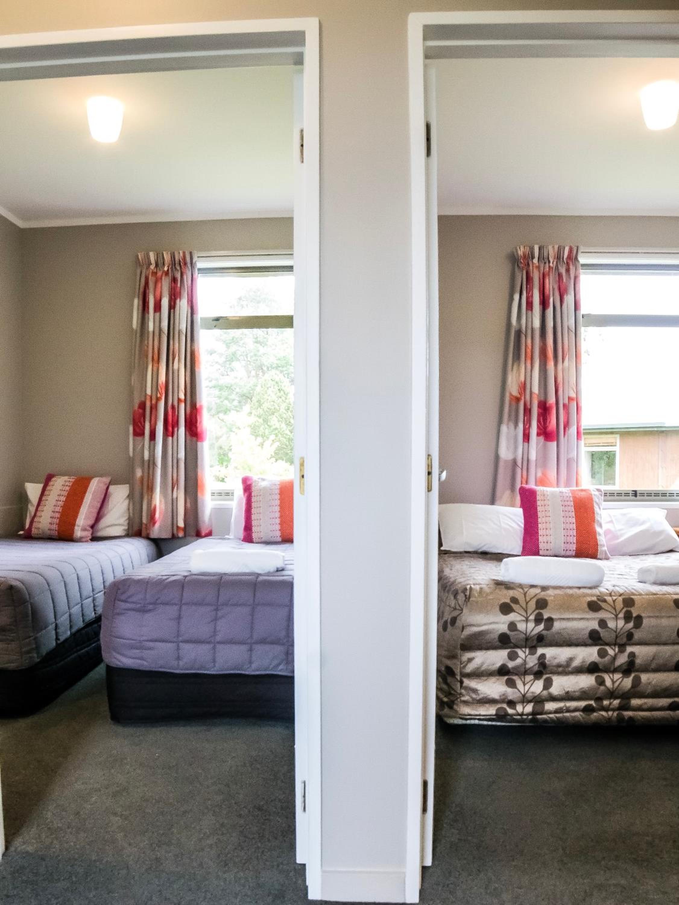 Family Two Bedroom Suite with Park View - Photo 11