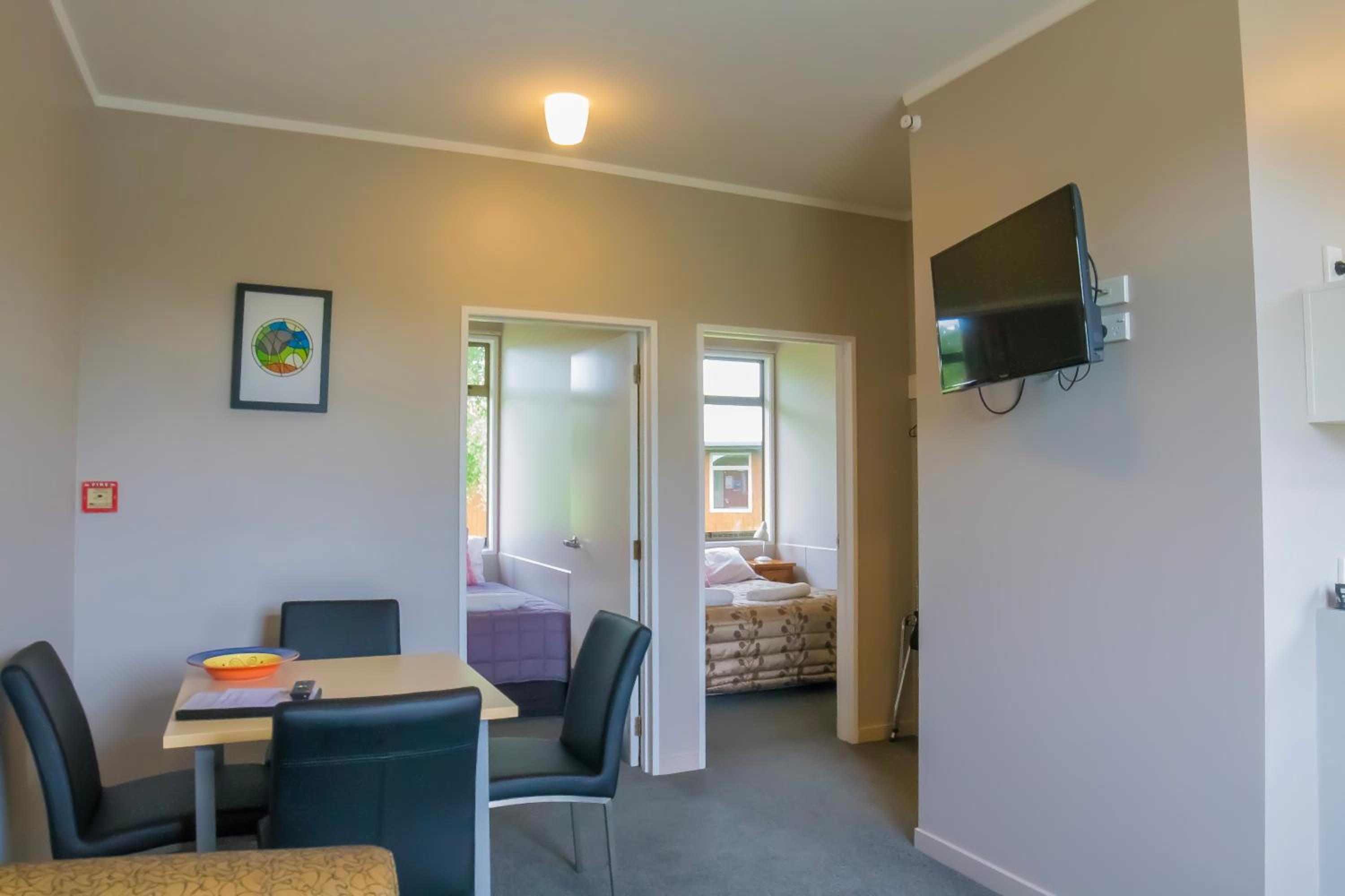 Family Two Bedroom Suite with Park View - Photo 21