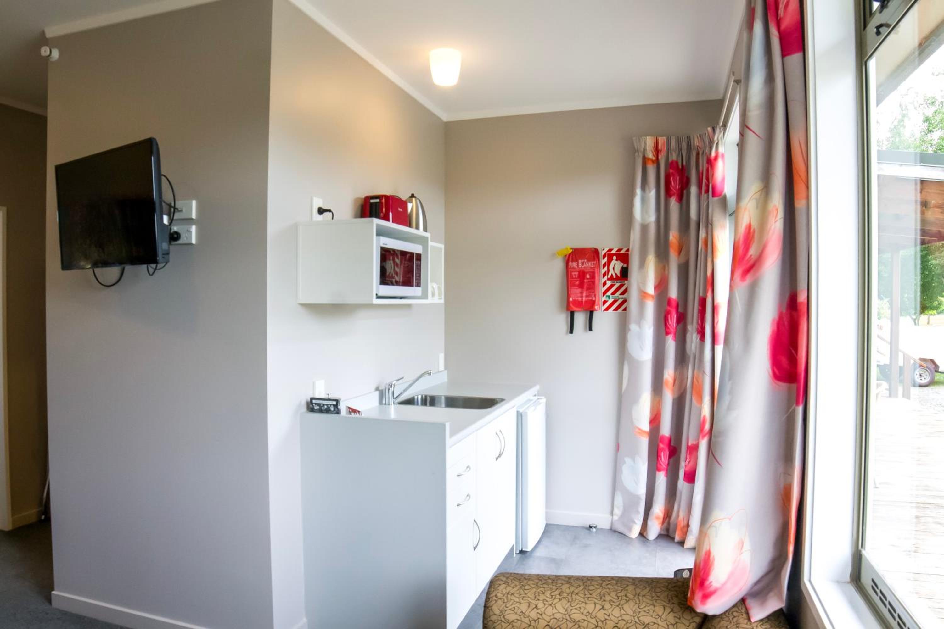 Family Two Bedroom Suite with Park View - Photo 12