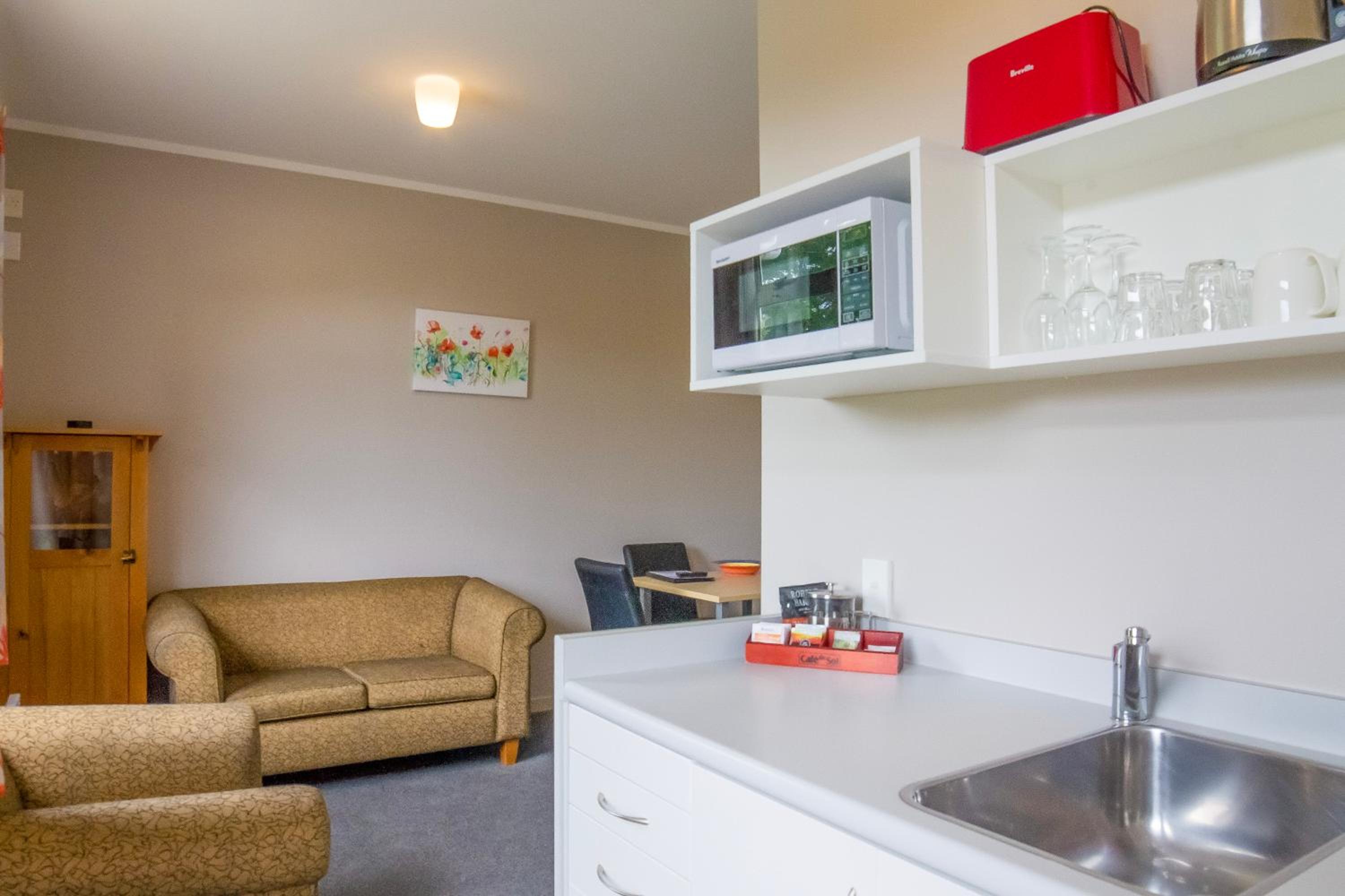Family Two Bedroom Suite with Park View - Photo 13