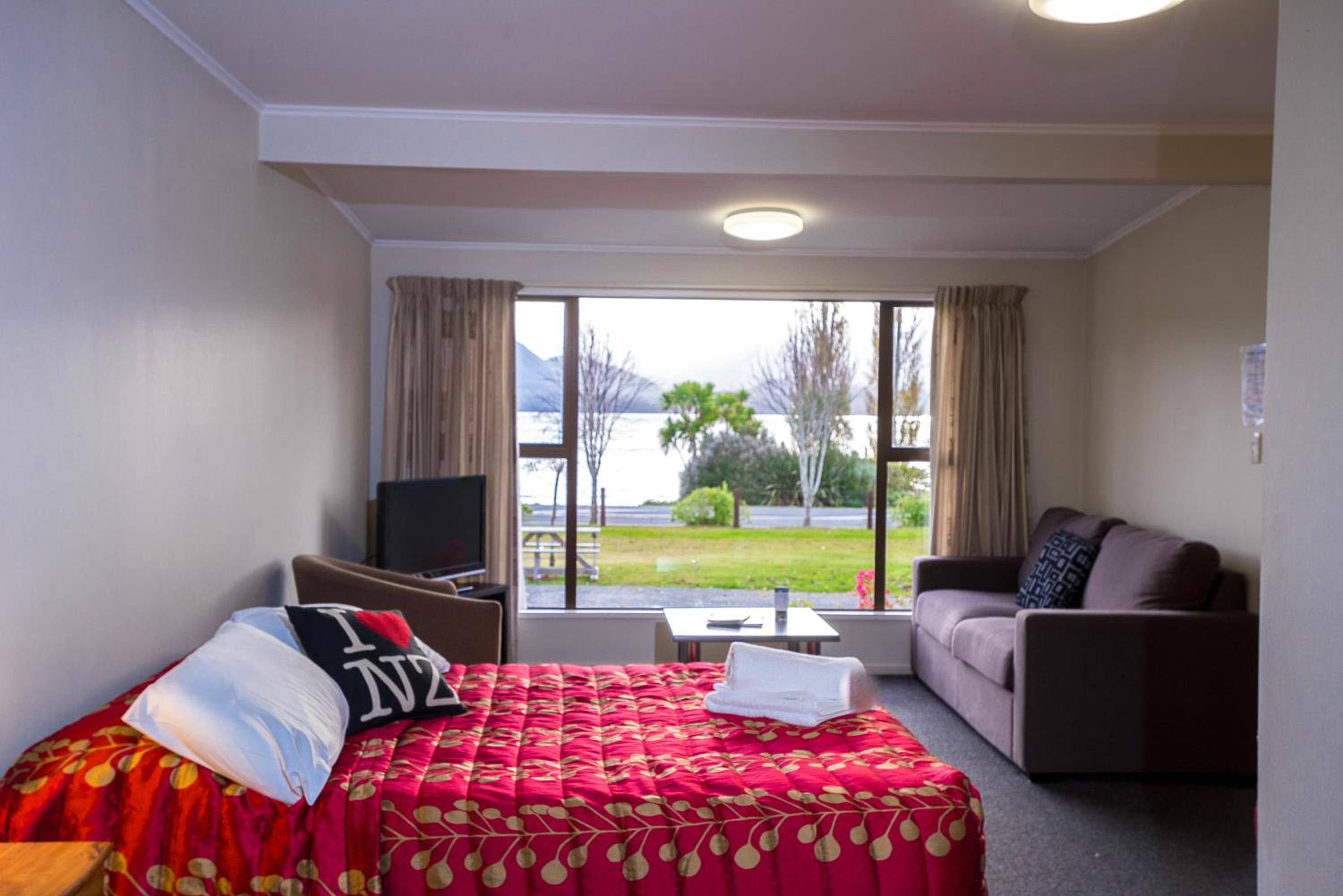 Family Studio with Lake View - Photo 22