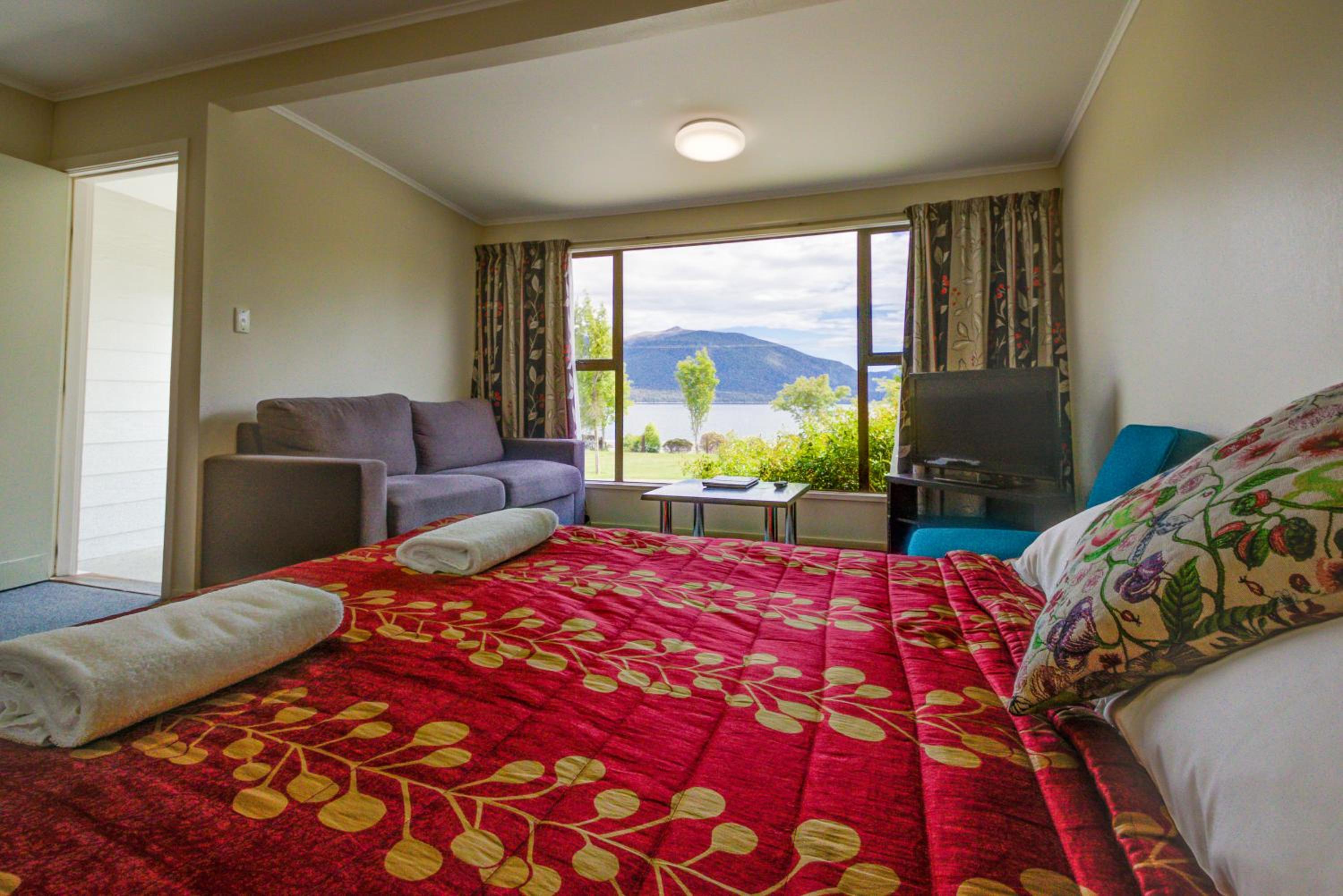 Family Studio with Lake View - Photo 24