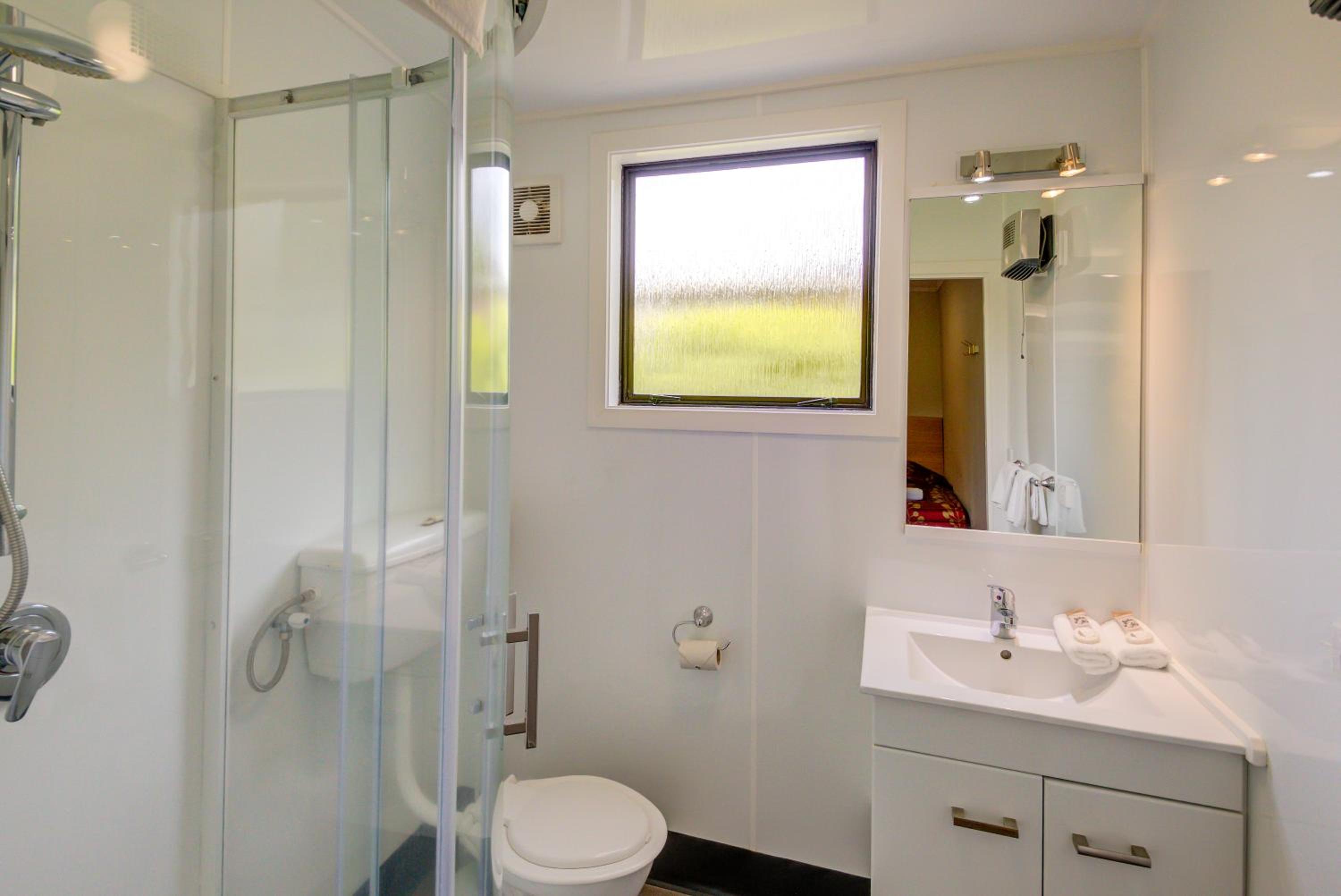 Family Studio with Lake View - Photo 28