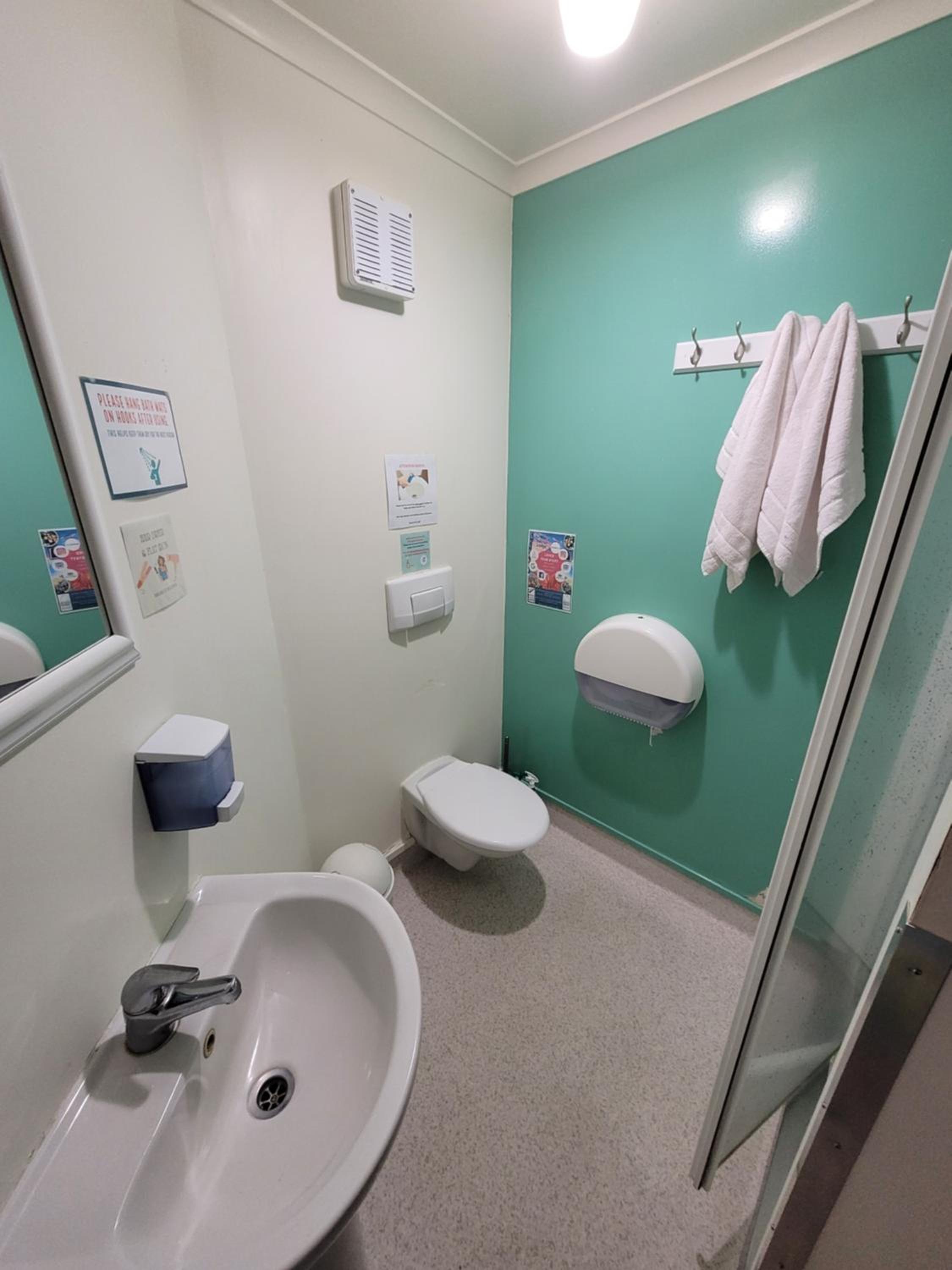 Double Room with Shared Bathroom photo 3