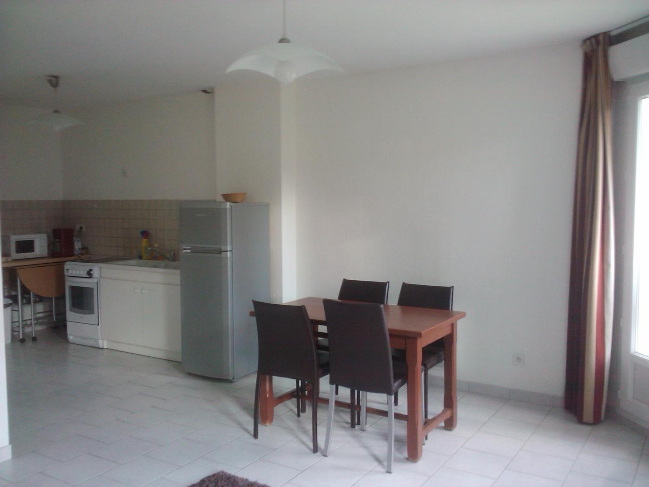 One-Bedroom Apartment - Photo 4