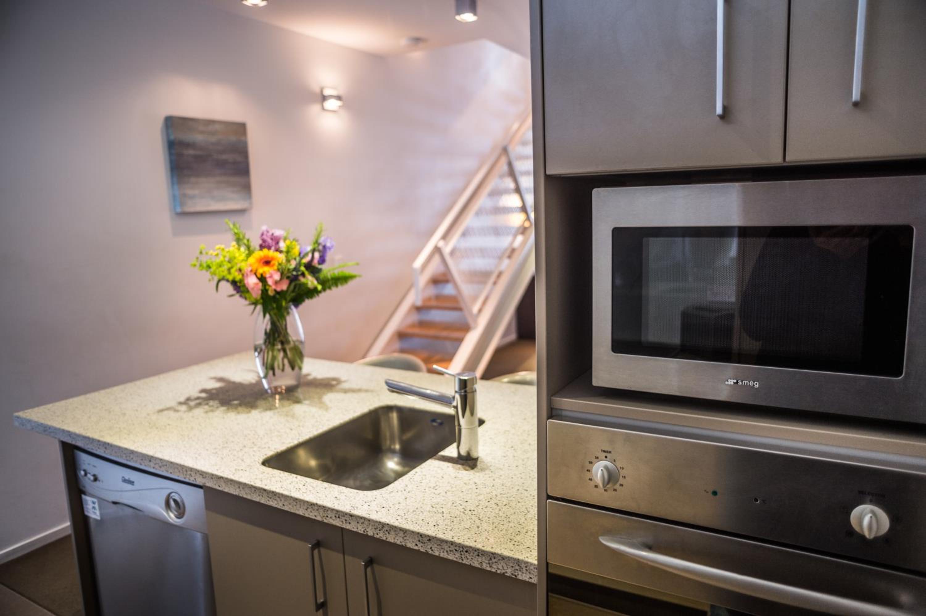 Four-Bedroom Townhouse - Photo 9