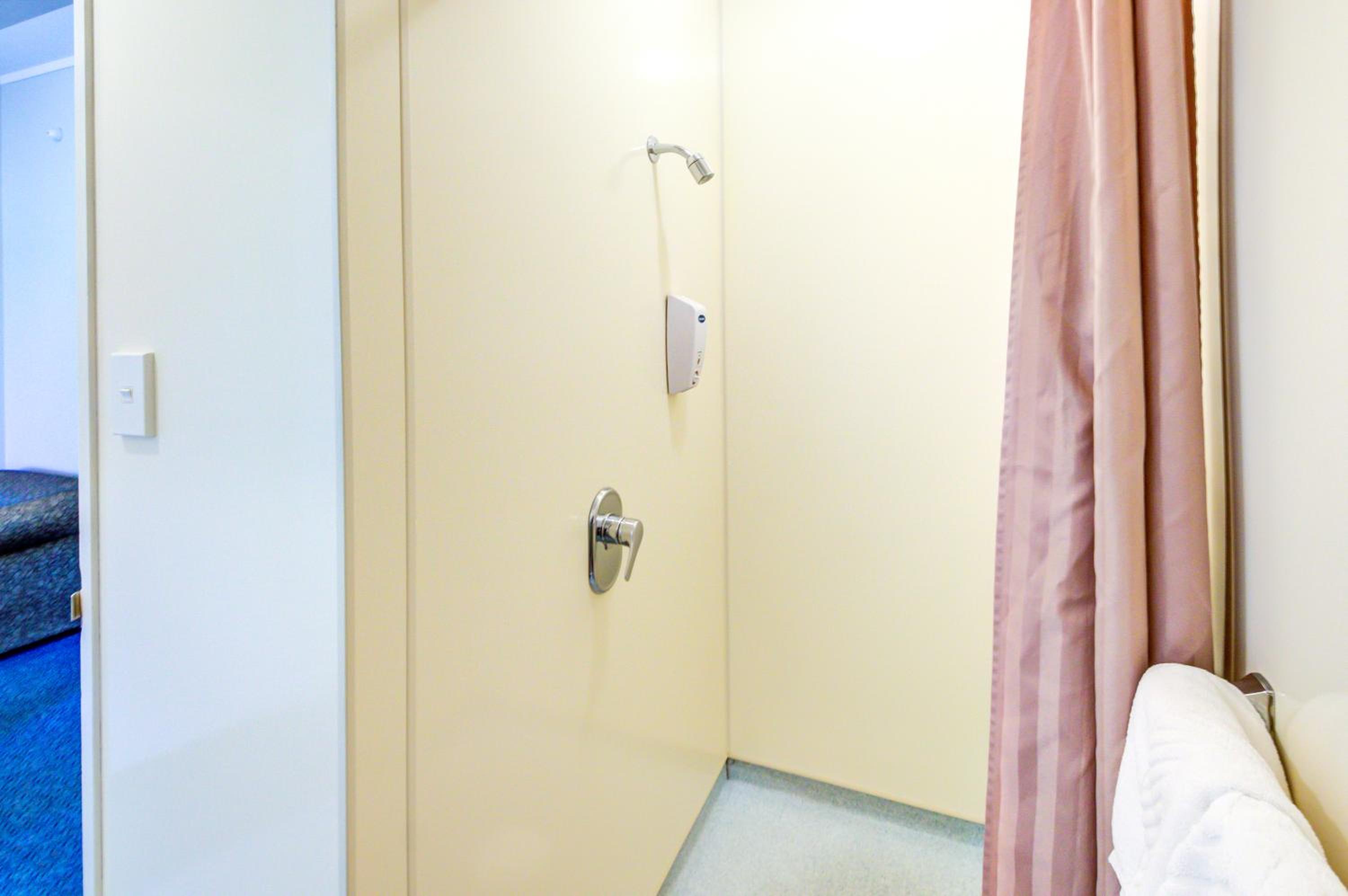 Family Two Bedroom Suite with Park View - Photo 15