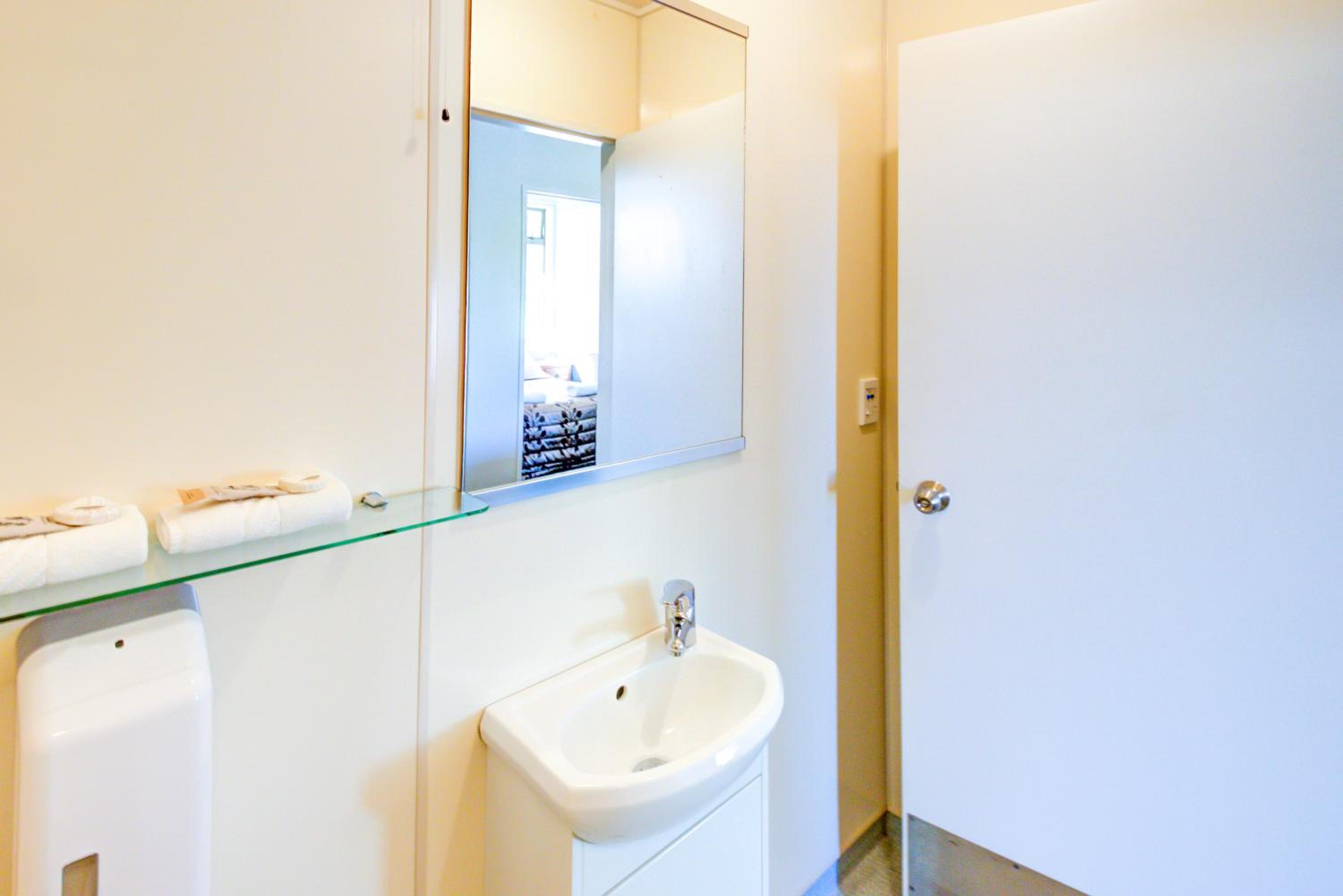 Family Two Bedroom Suite with Park View - Photo 16
