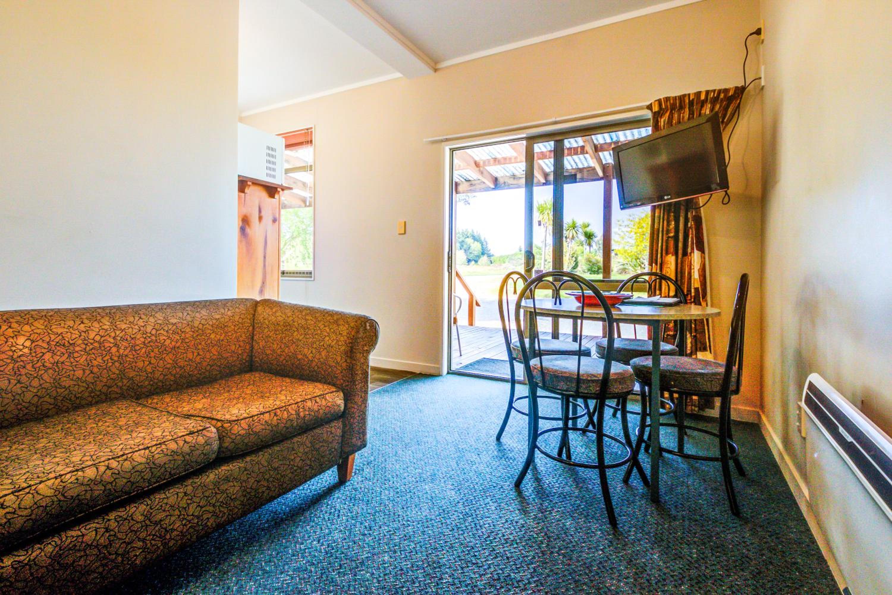 Family Two Bedroom Suite with Park View - Photo 17