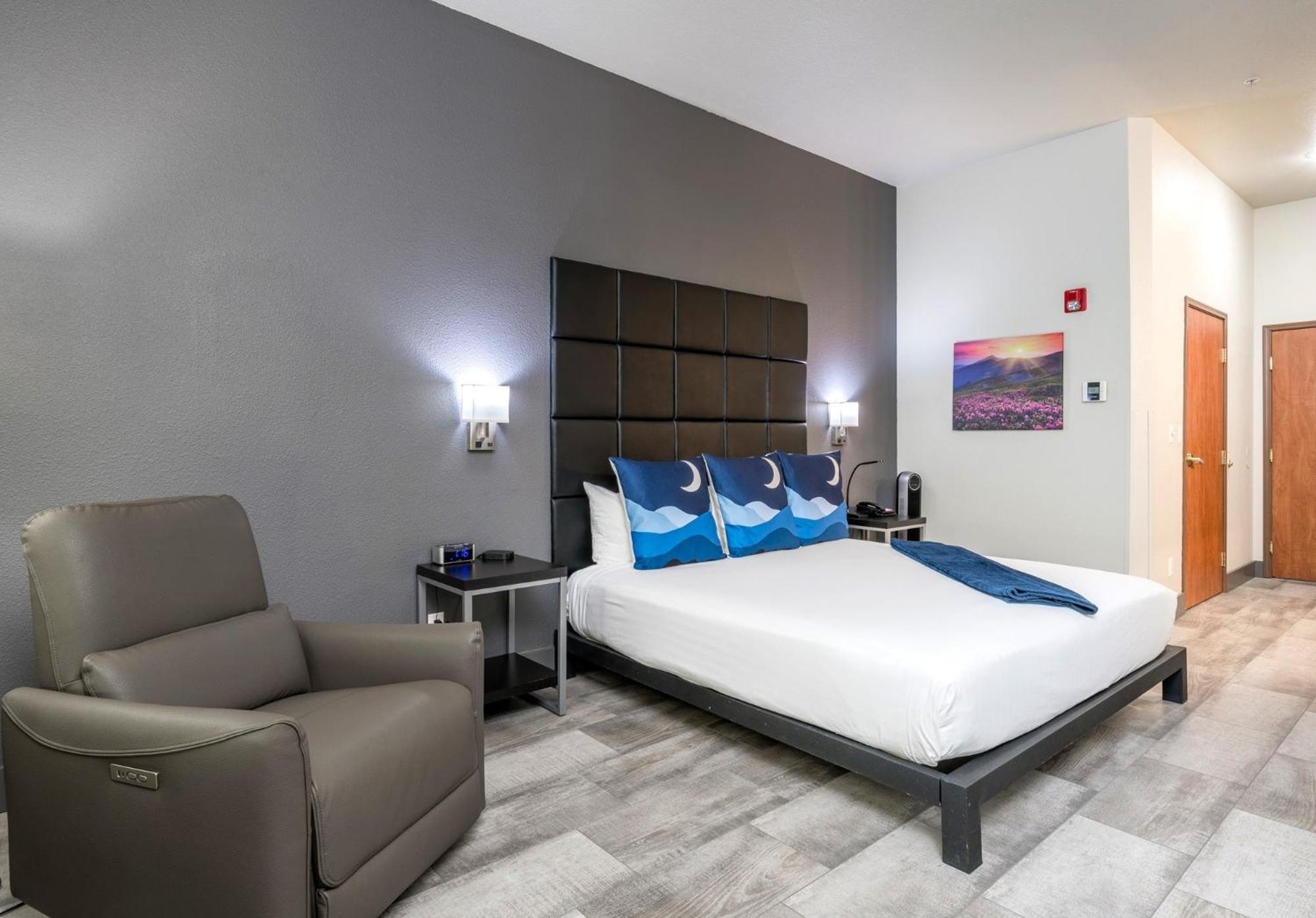 Standard King Room