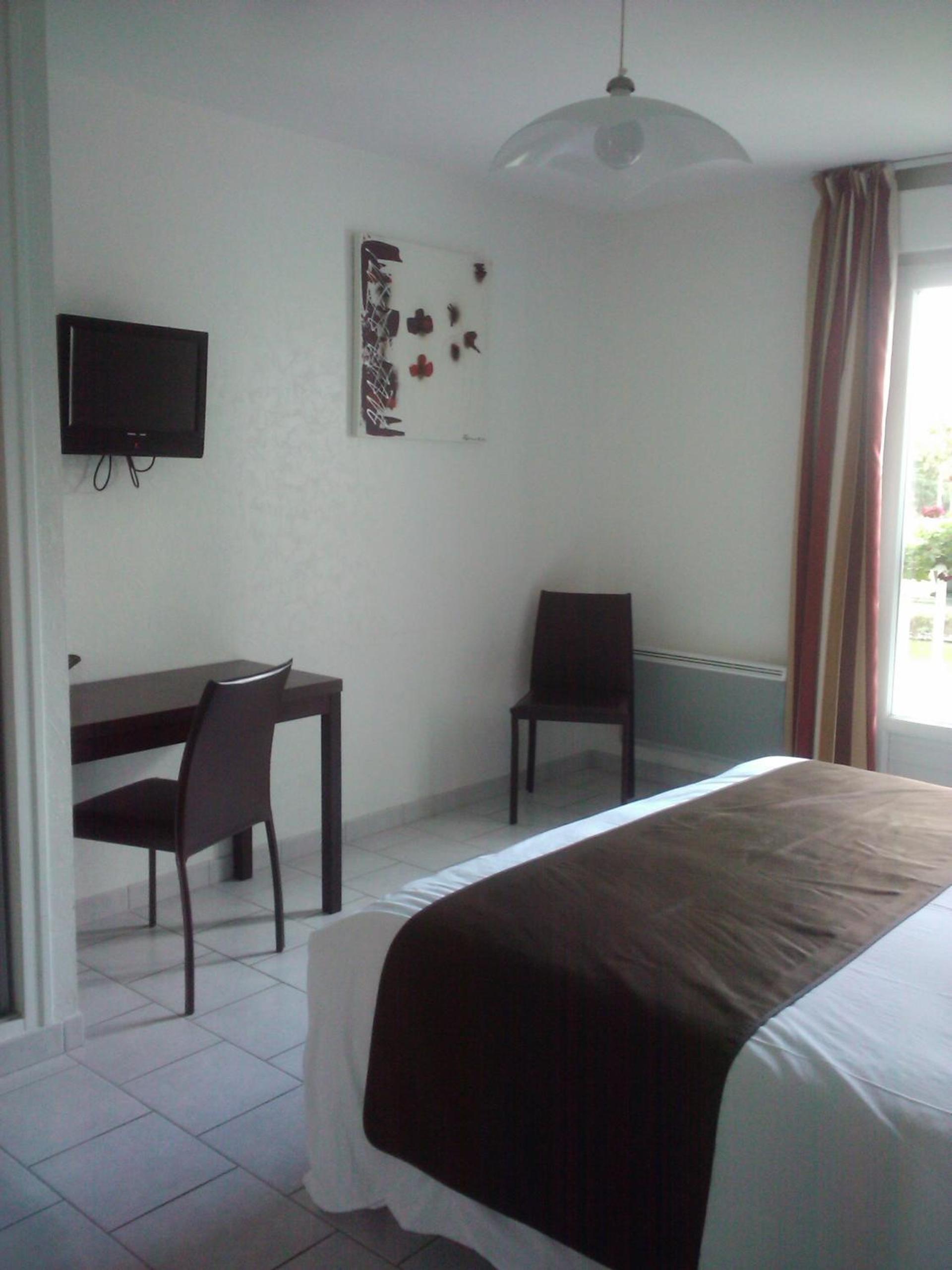 Standard Double Room - Photo 2