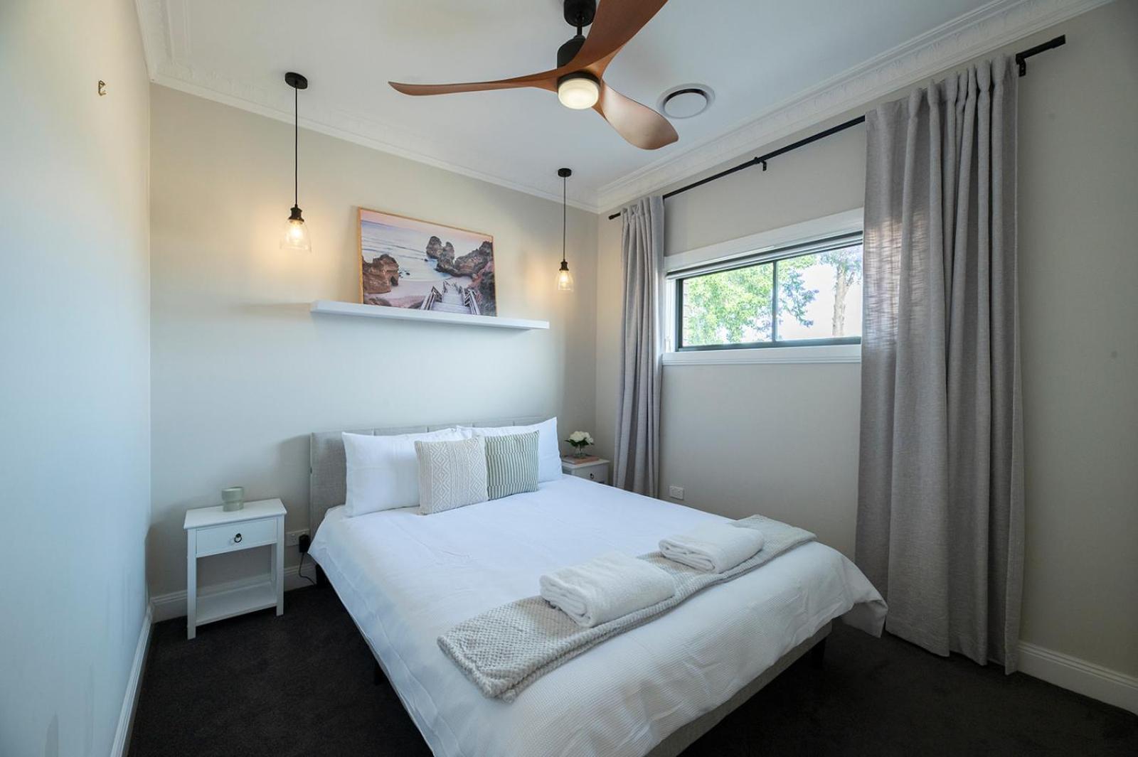 Seven-Bedroom House photo 1