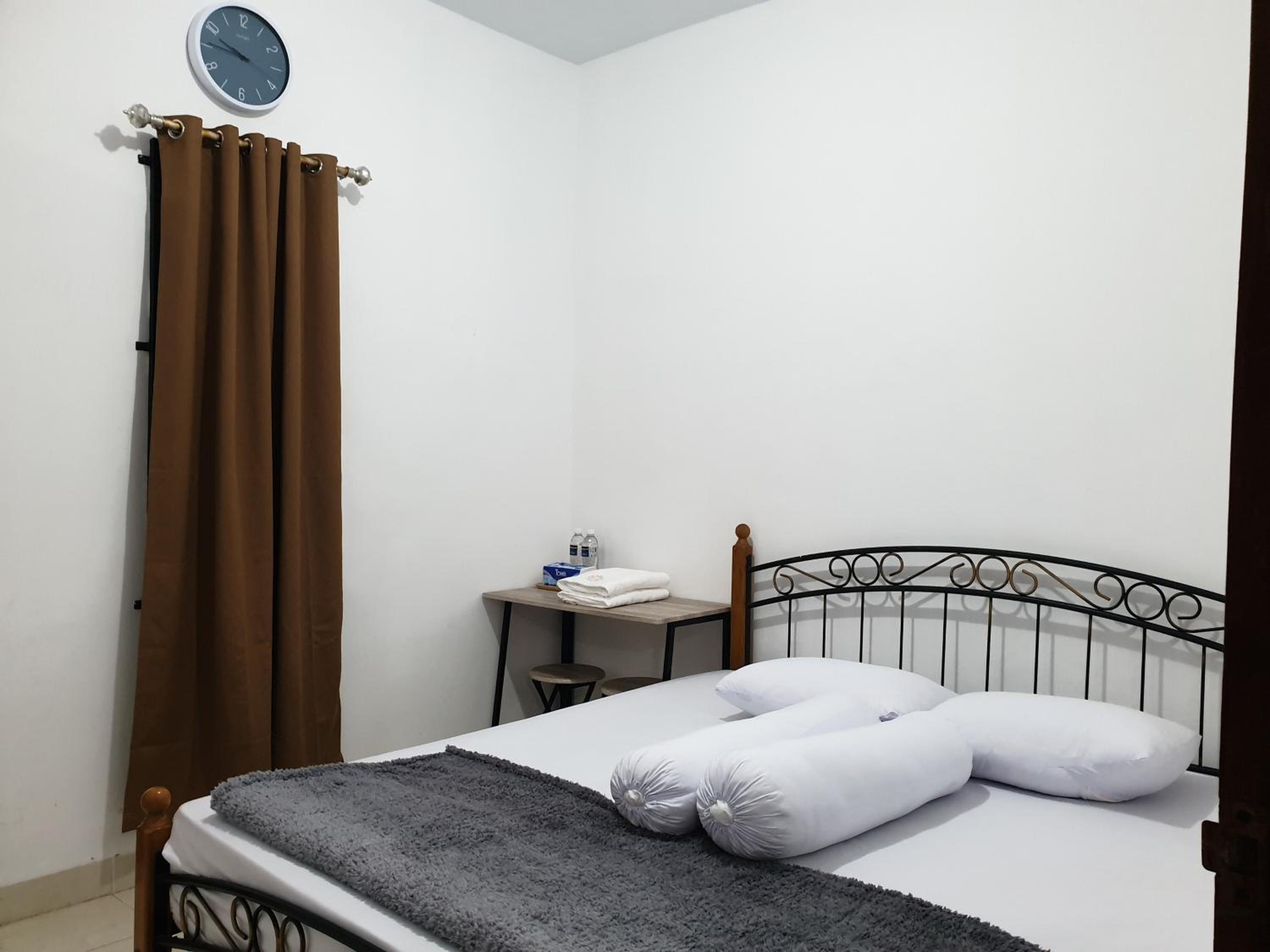 King Room with Balcony - Photo 1