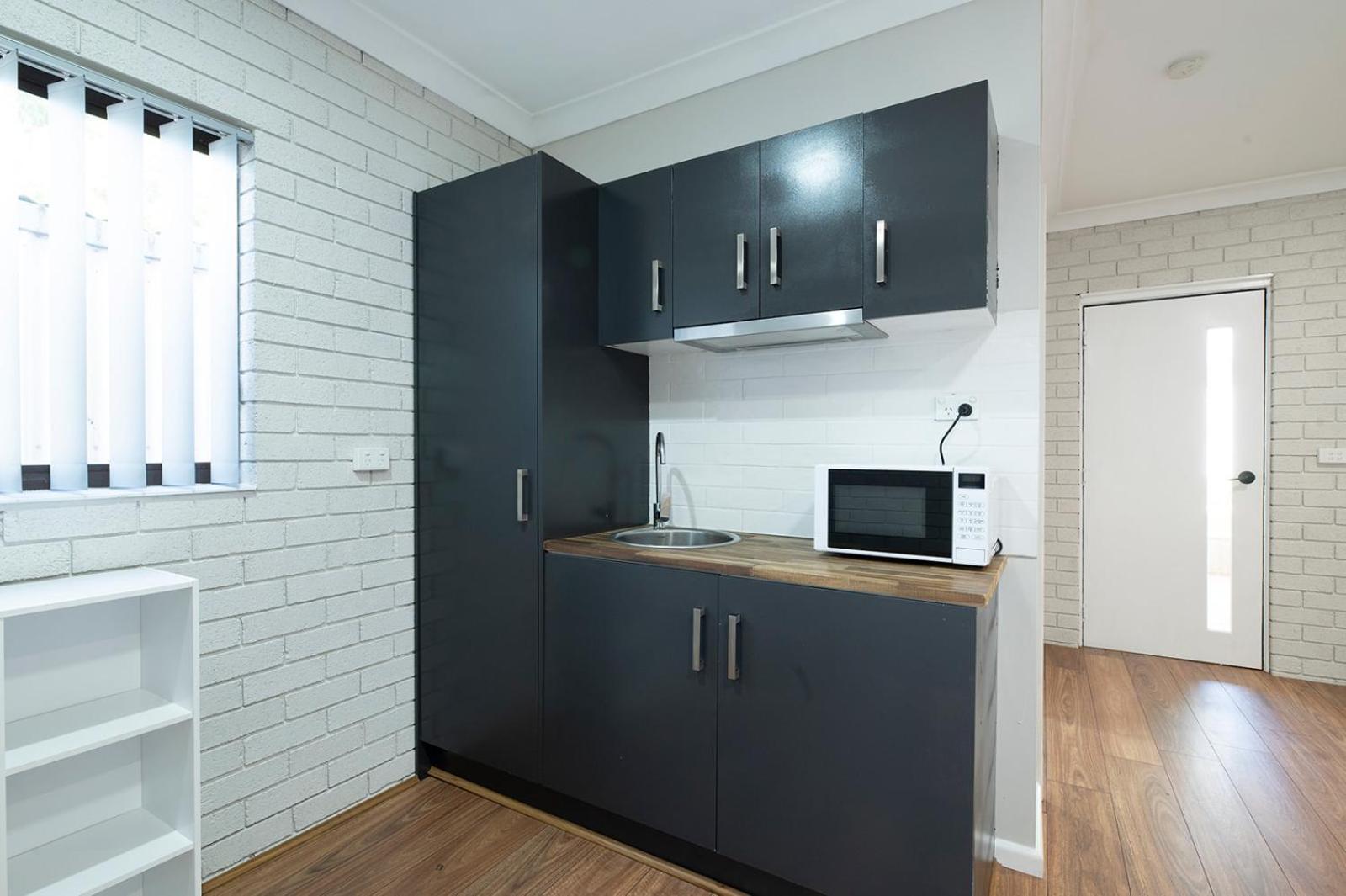 Seven-Bedroom House photo 2