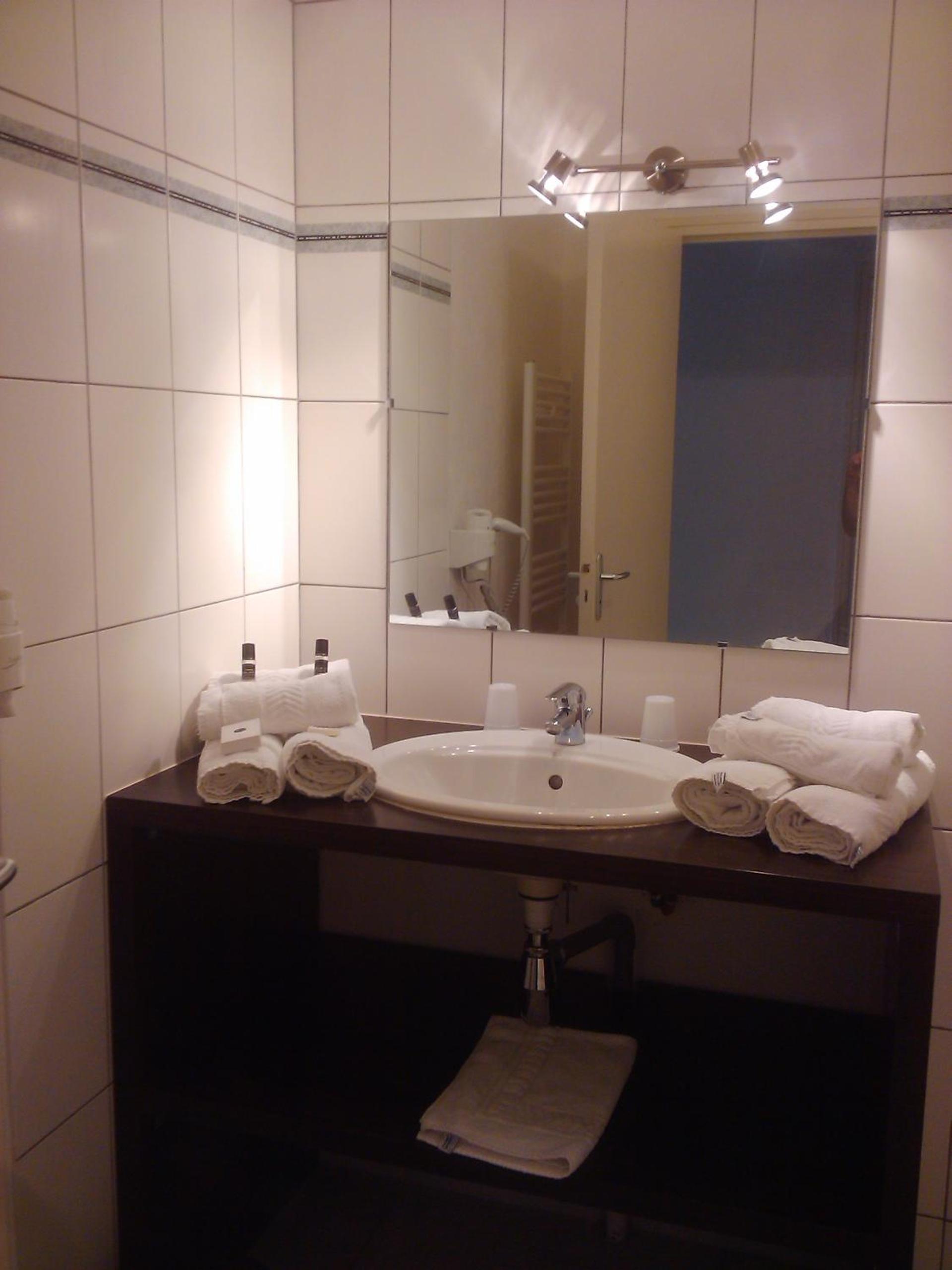 Standard Double Room - Photo 4